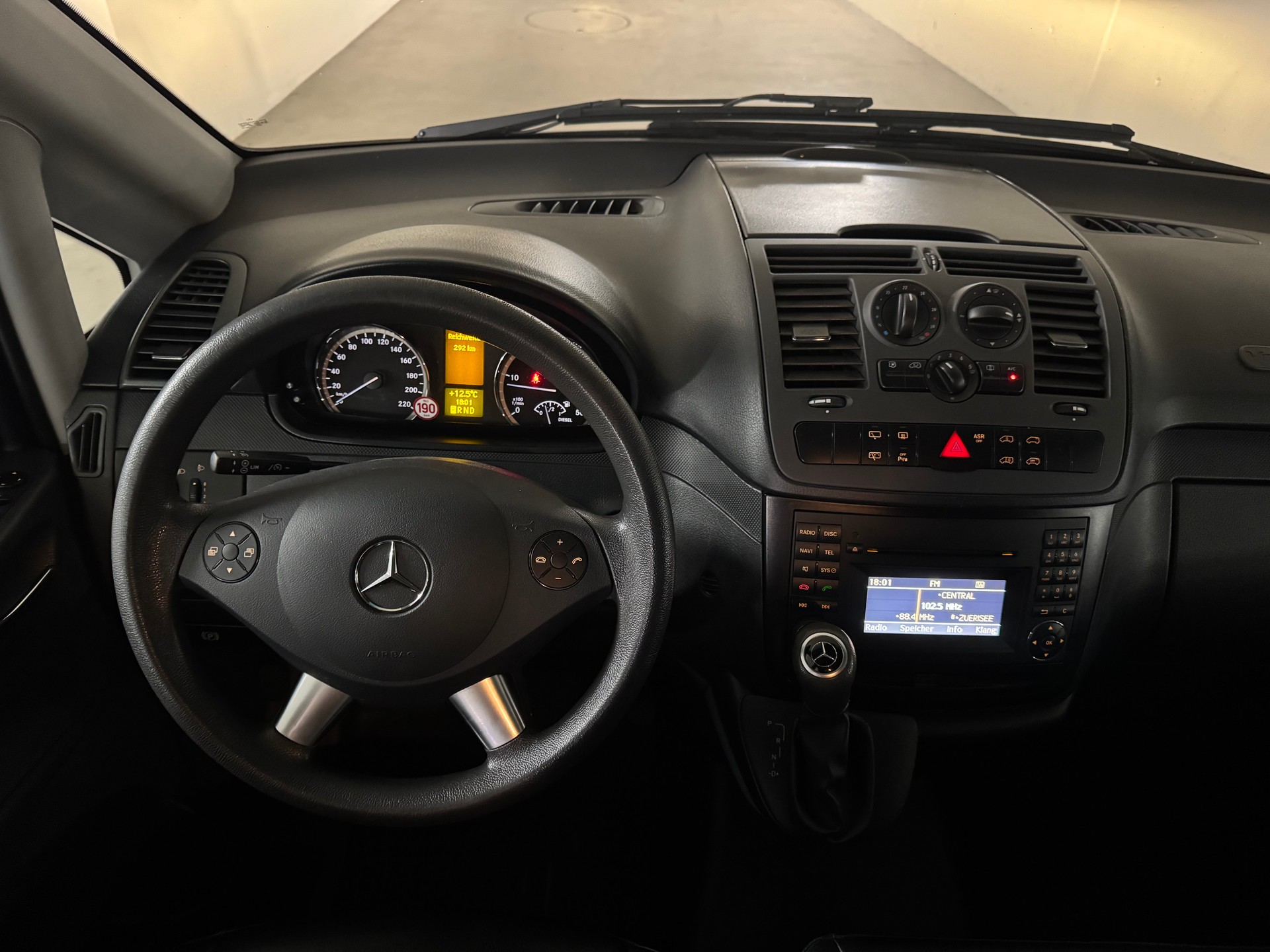 MERCEDES-BENZ Vito 116 CDI Blue Efficiency L 4Matic A 9-Platz-image-8