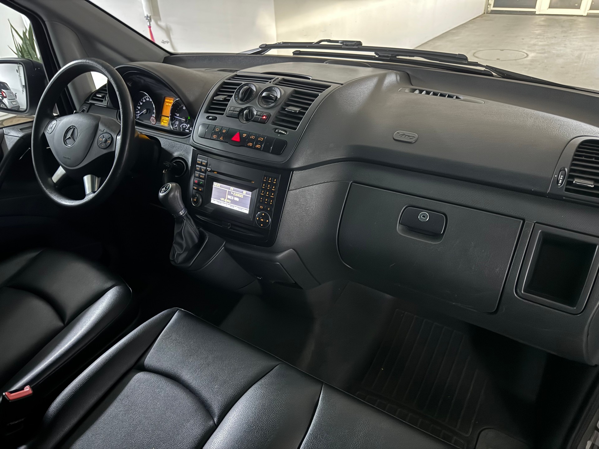 MERCEDES-BENZ Vito 116 CDI Blue Efficiency L 4Matic A 9-Platz-image-10