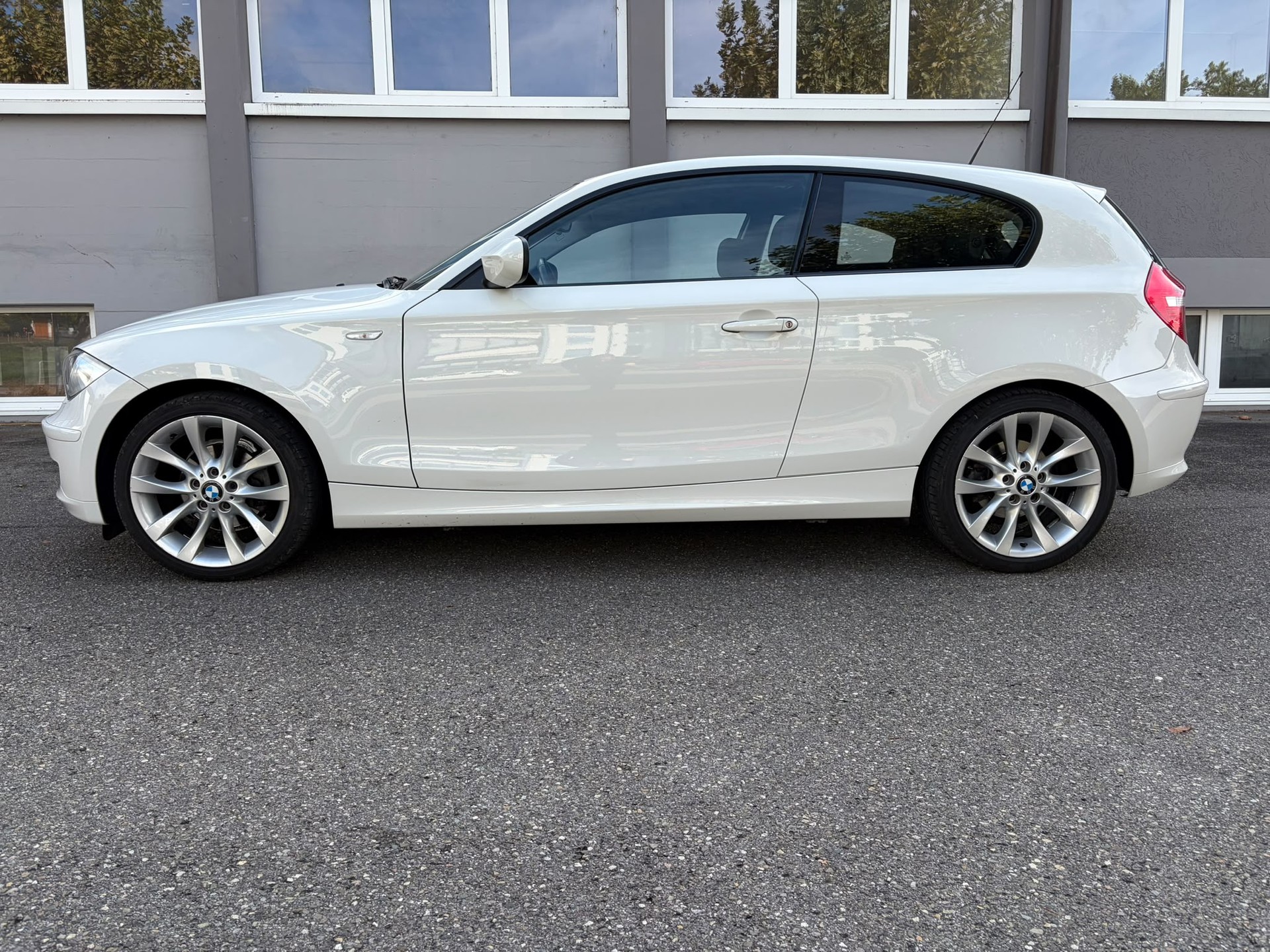 BMW 116i-image-12