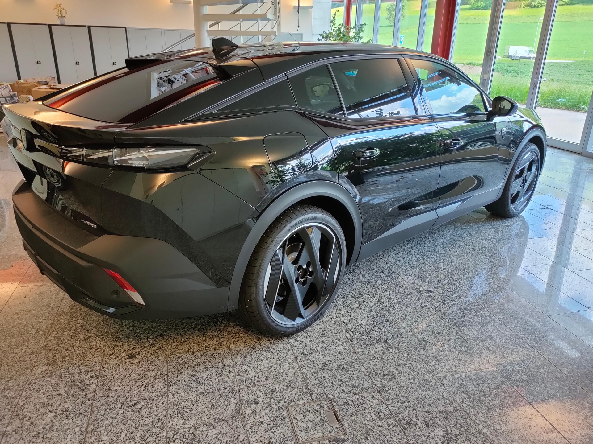 PEUGEOT 408 1.6 PHEV 225 GT-image-1