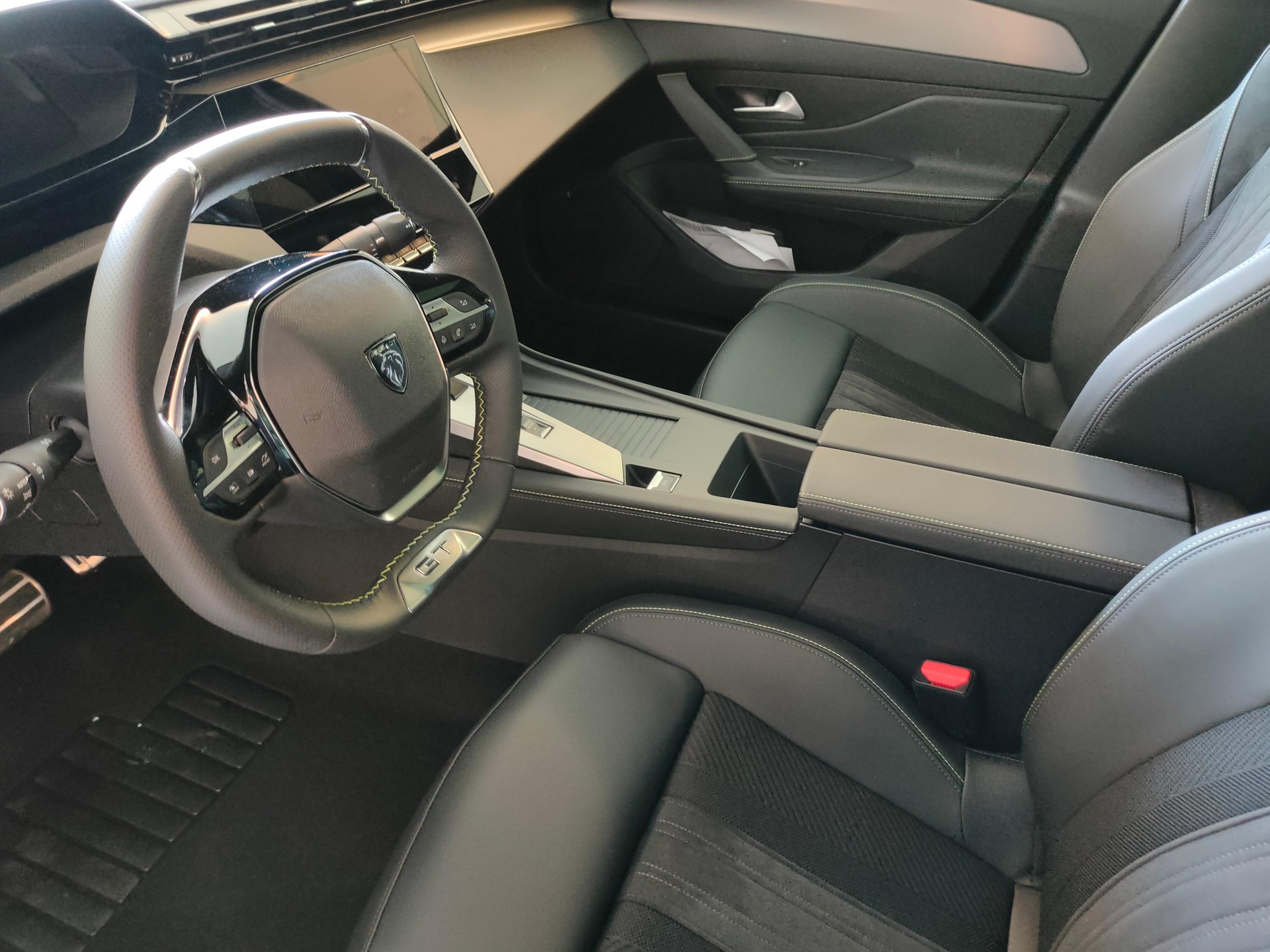 PEUGEOT 408 1.6 PHEV 225 GT-image-3