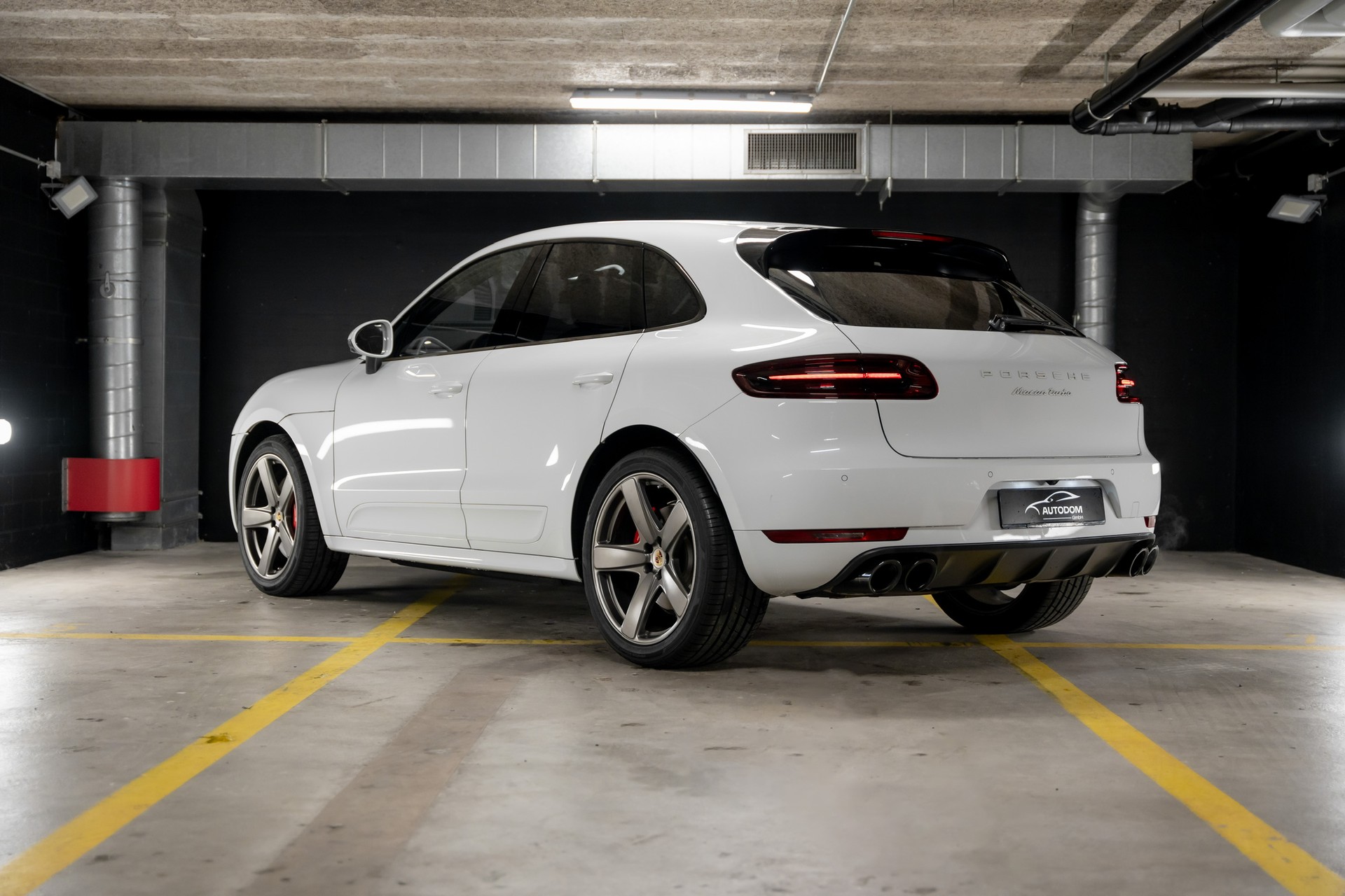 PORSCHE Macan Turbo Performance PDK-image-2
