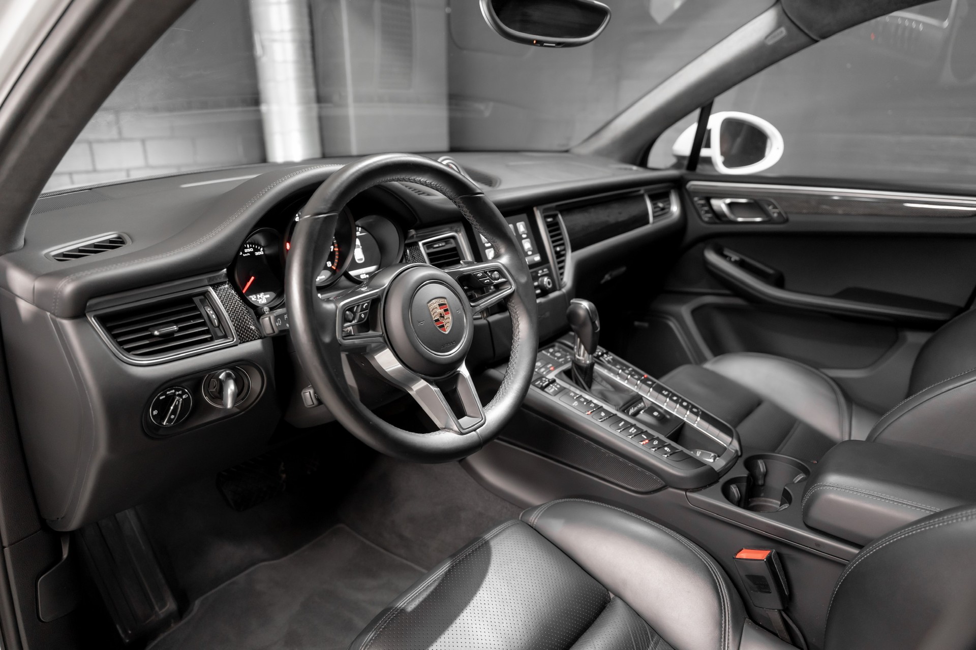 PORSCHE Macan Turbo Performance PDK-image-6