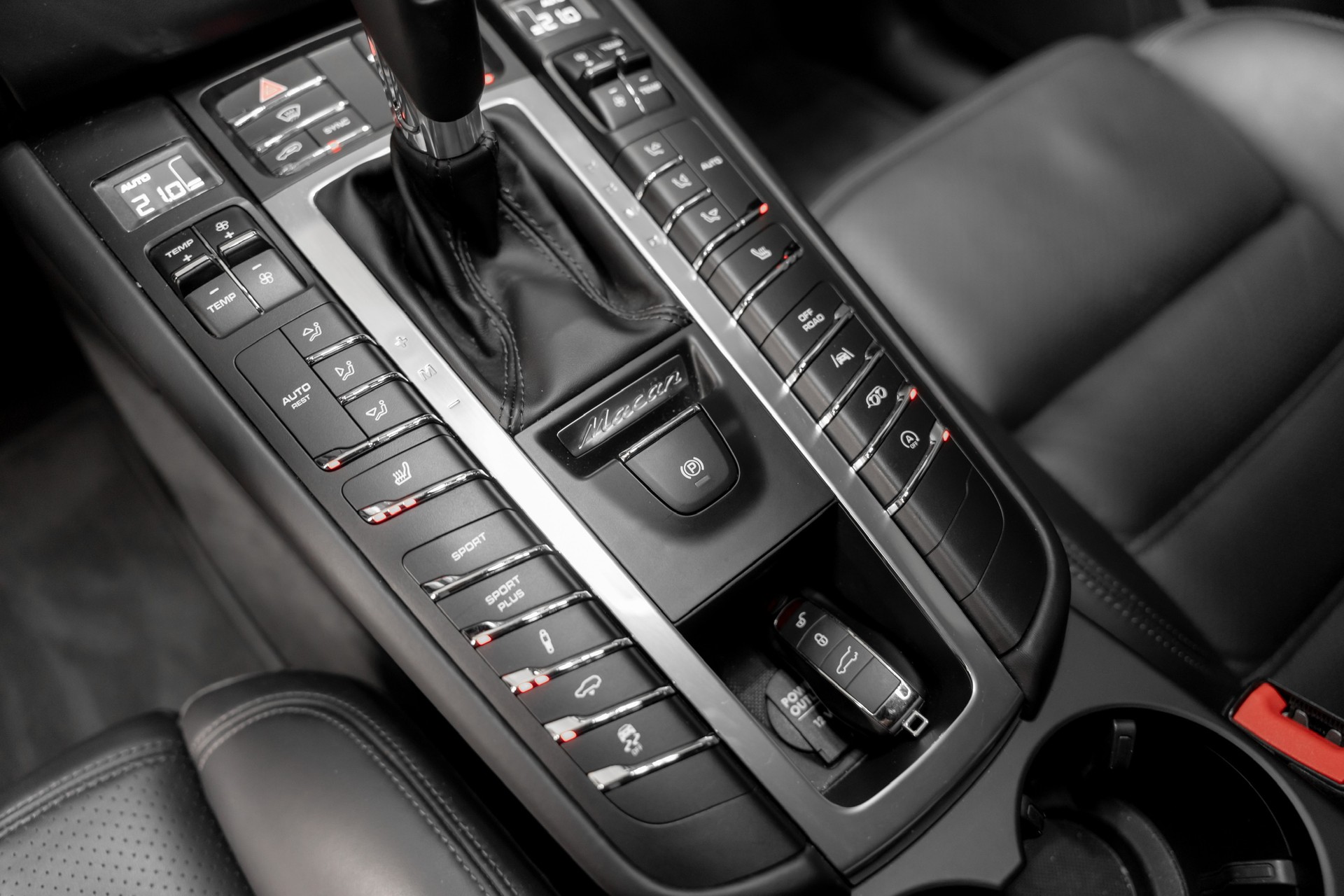 PORSCHE Macan Turbo Performance PDK-image-9