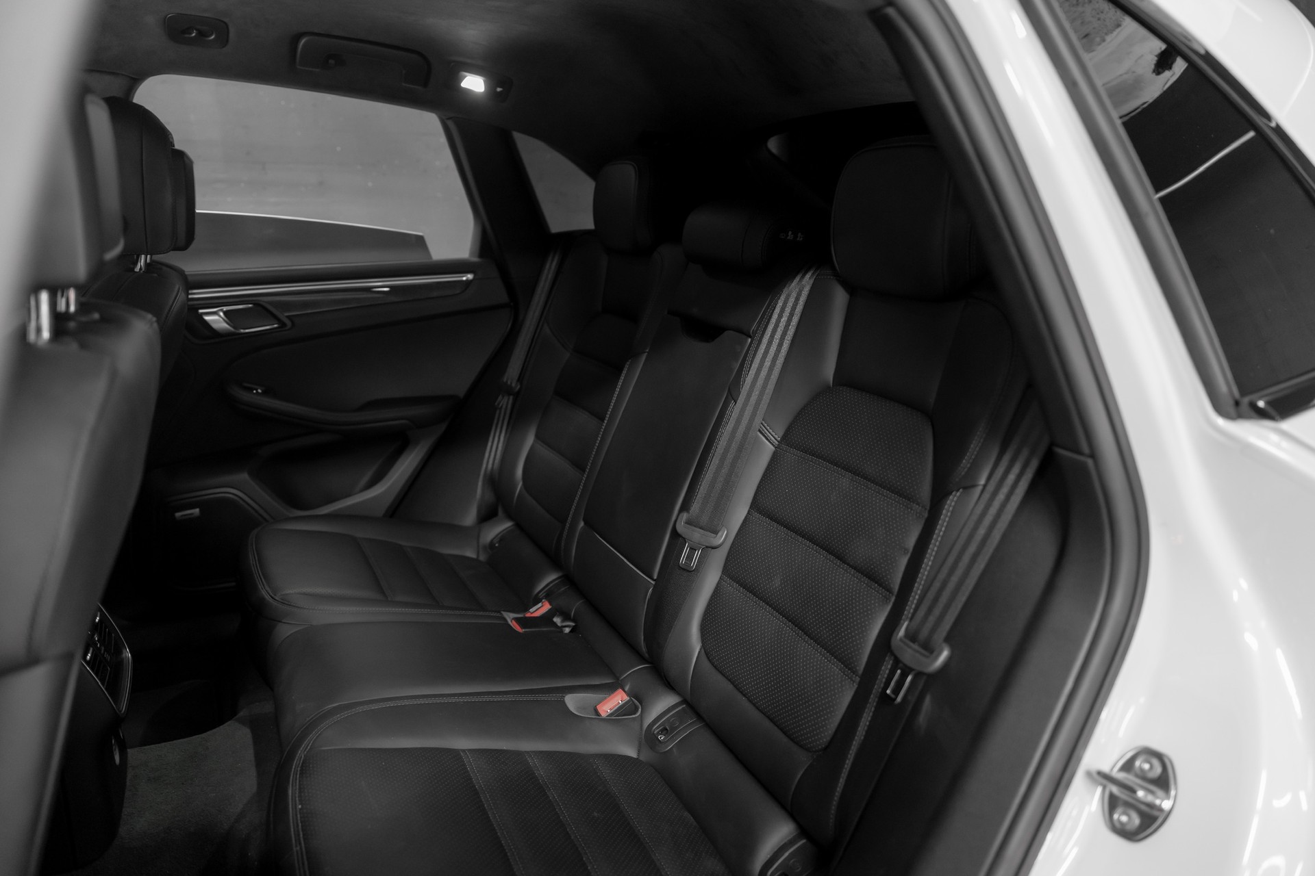 PORSCHE Macan Turbo Performance PDK-image-5