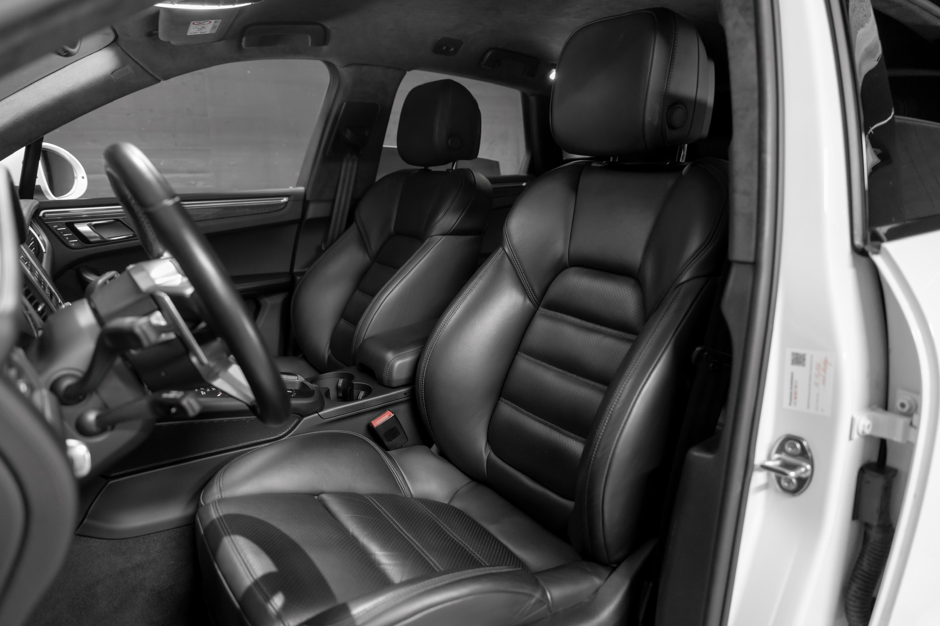 PORSCHE Macan Turbo Performance PDK-image-3
