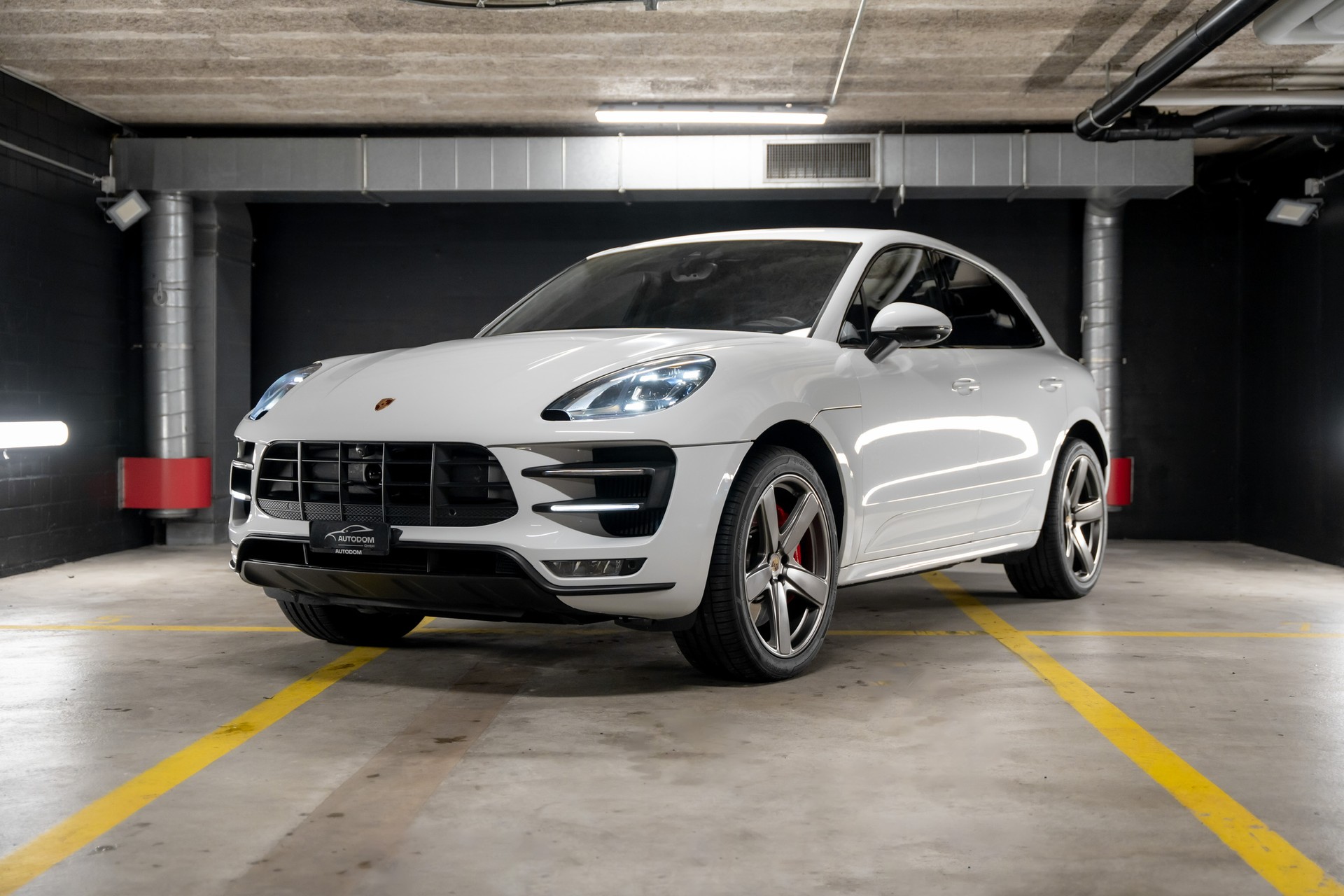 PORSCHE Macan Turbo Performance PDK