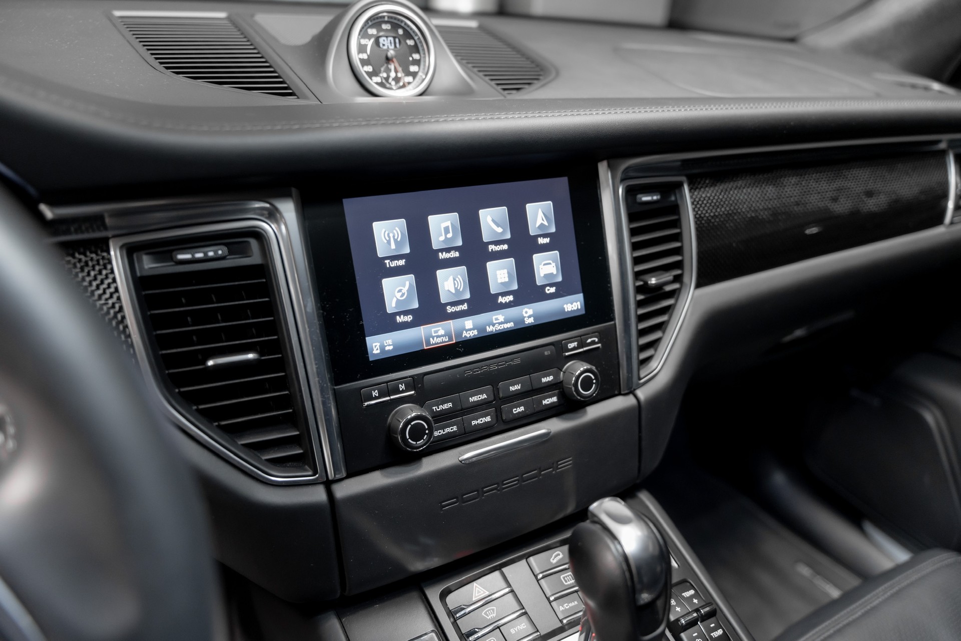 PORSCHE Macan Turbo Performance PDK-image-8