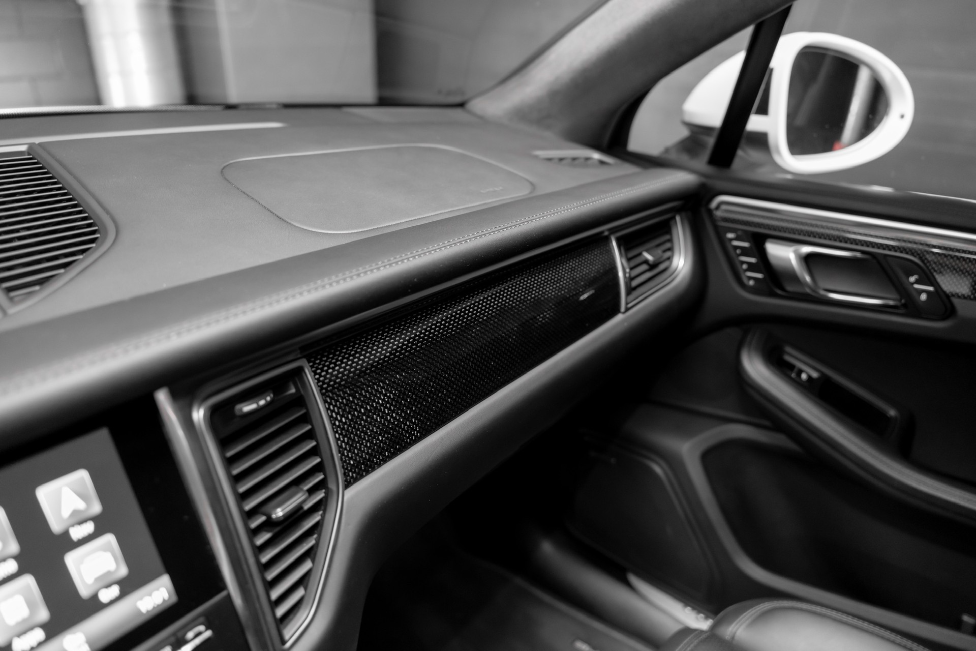 PORSCHE Macan Turbo Performance PDK-image-11