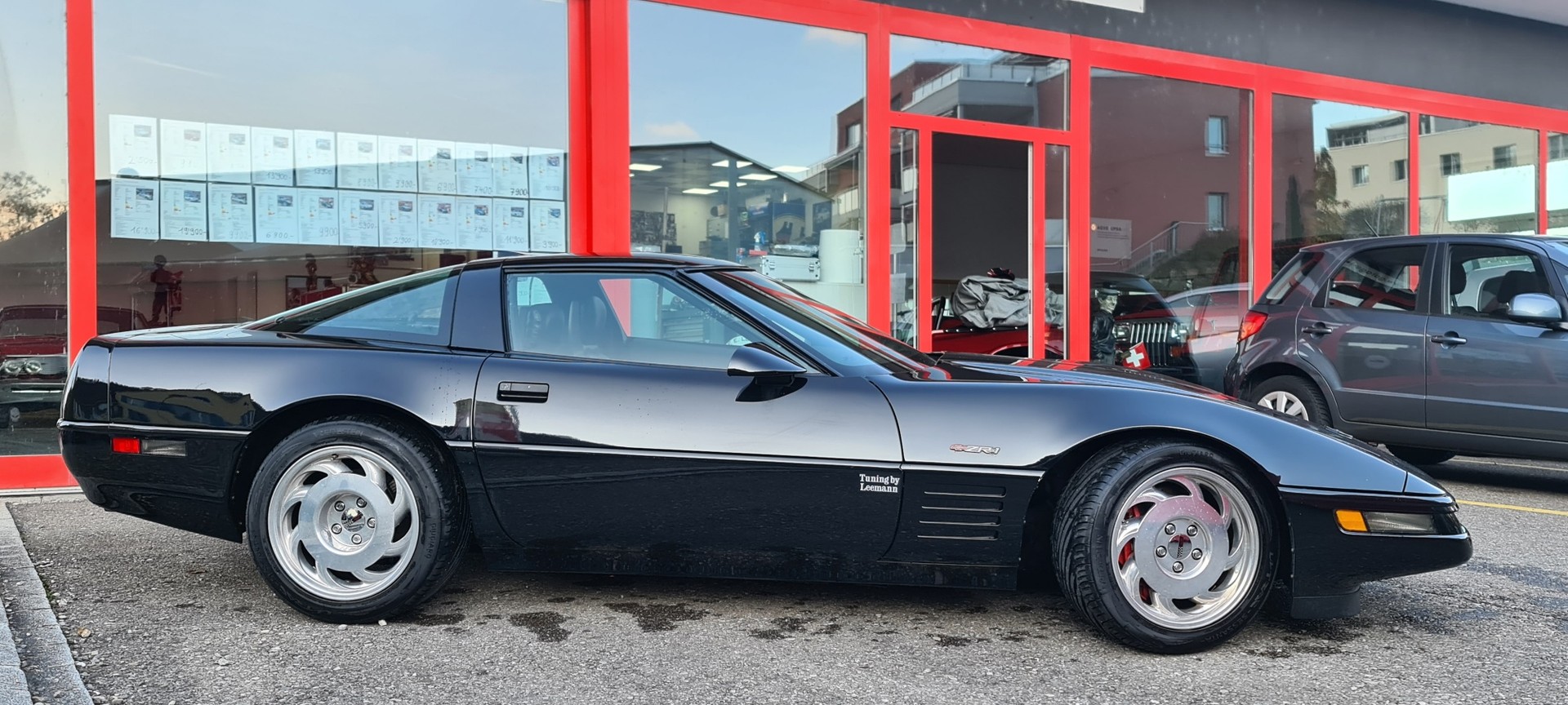 CHEVROLET ZR1  Seltene 1992 Black in Black 50. Stück-showroom-element-1