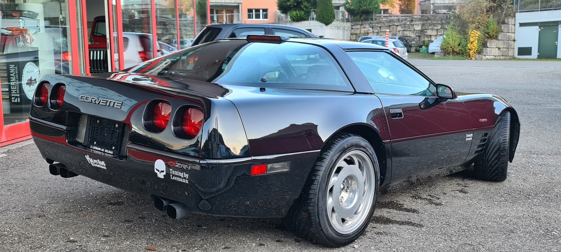 CHEVROLET ZR1  Seltene 1992 Black in Black 50. Stück-showroom-element-3