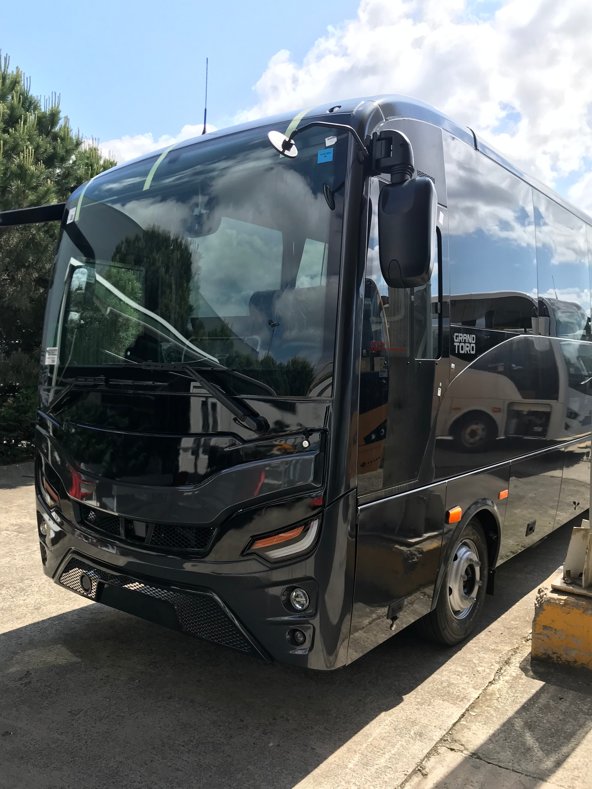 ISUZU AOS Grand Toro mit Rollstuhllift-image-5