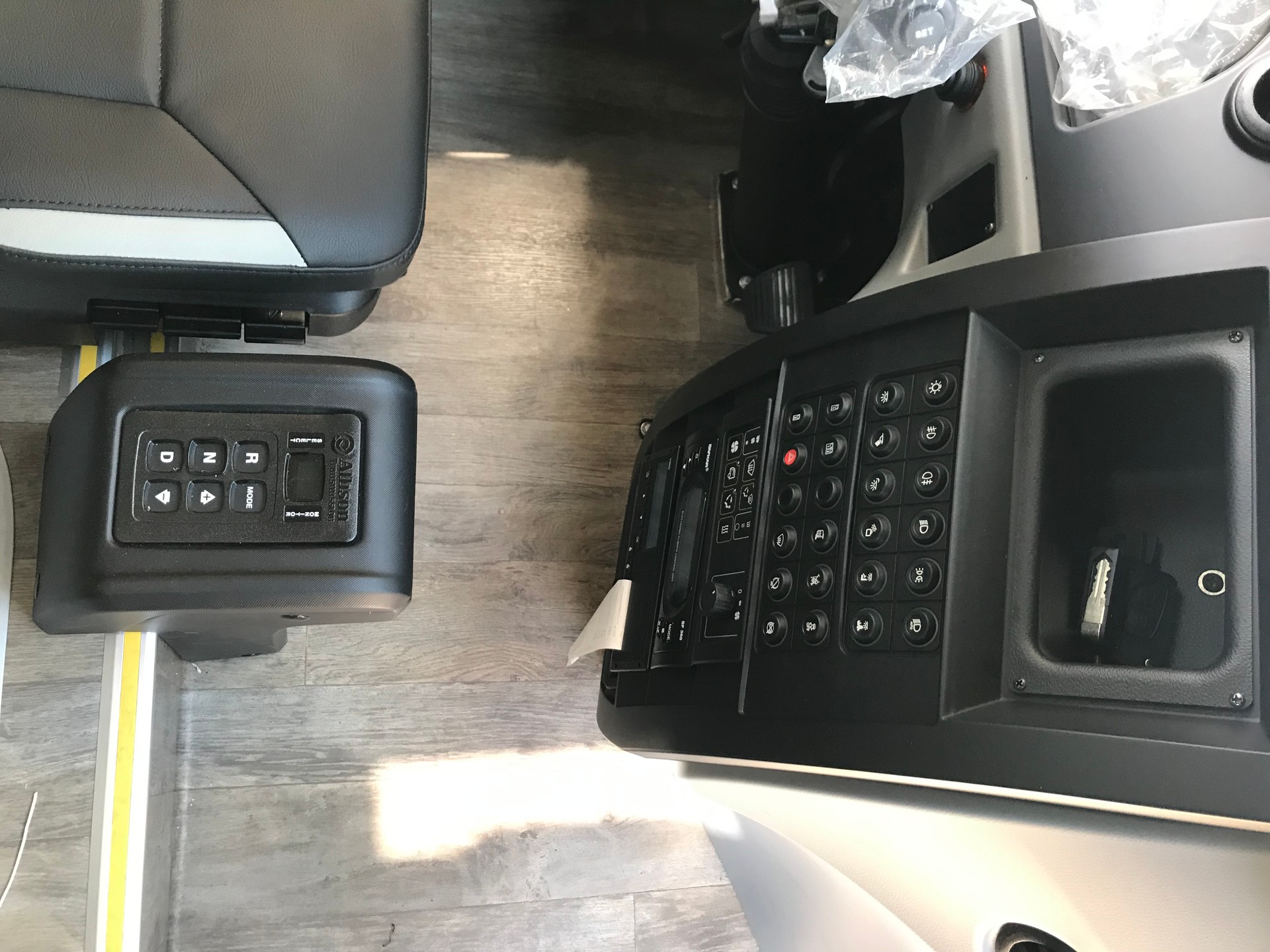 ISUZU AOS Grand Toro mit Rollstuhllift-image-9