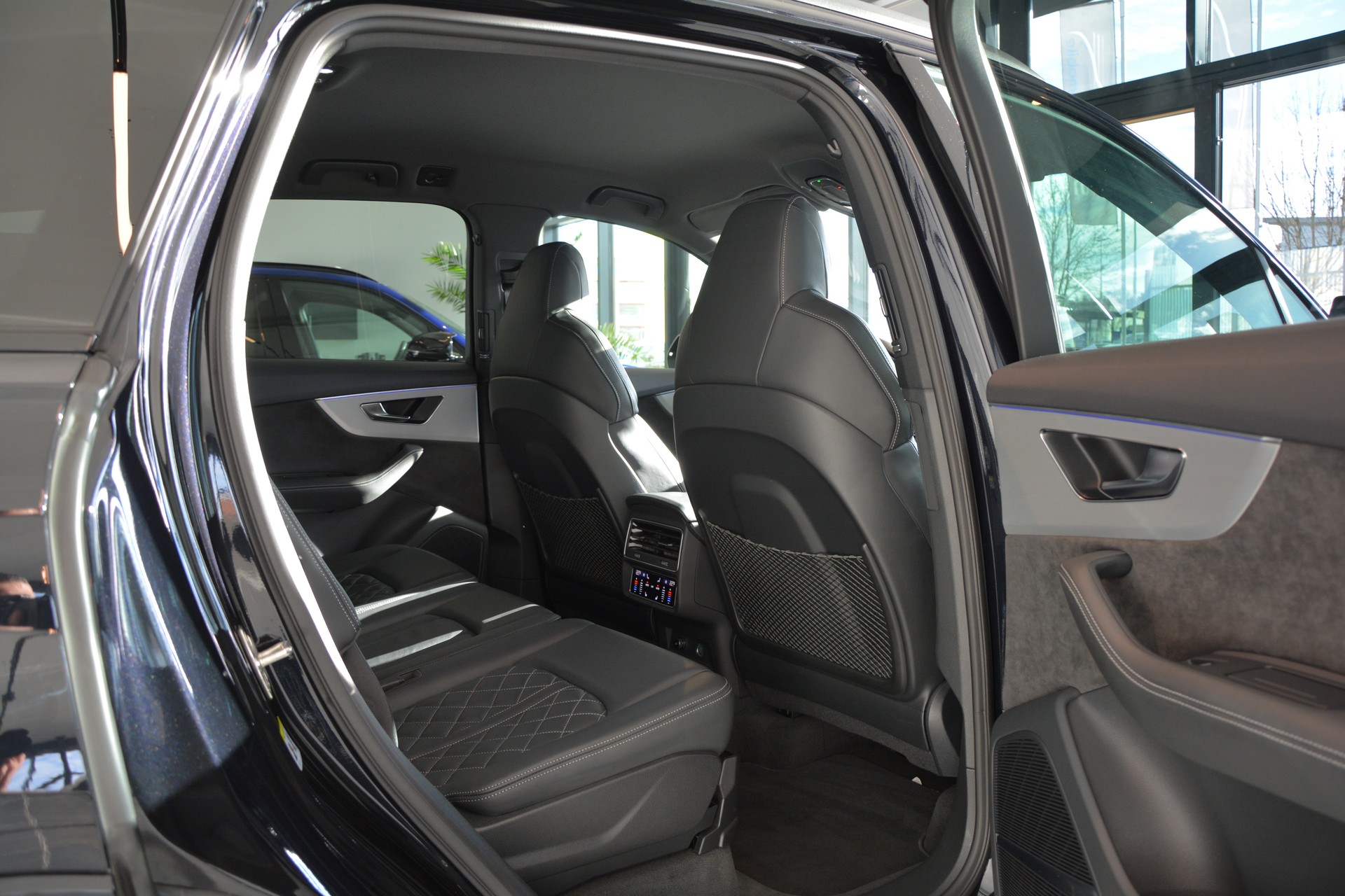 AUDI SQ7 TFSI quattro tiptronic-image-13