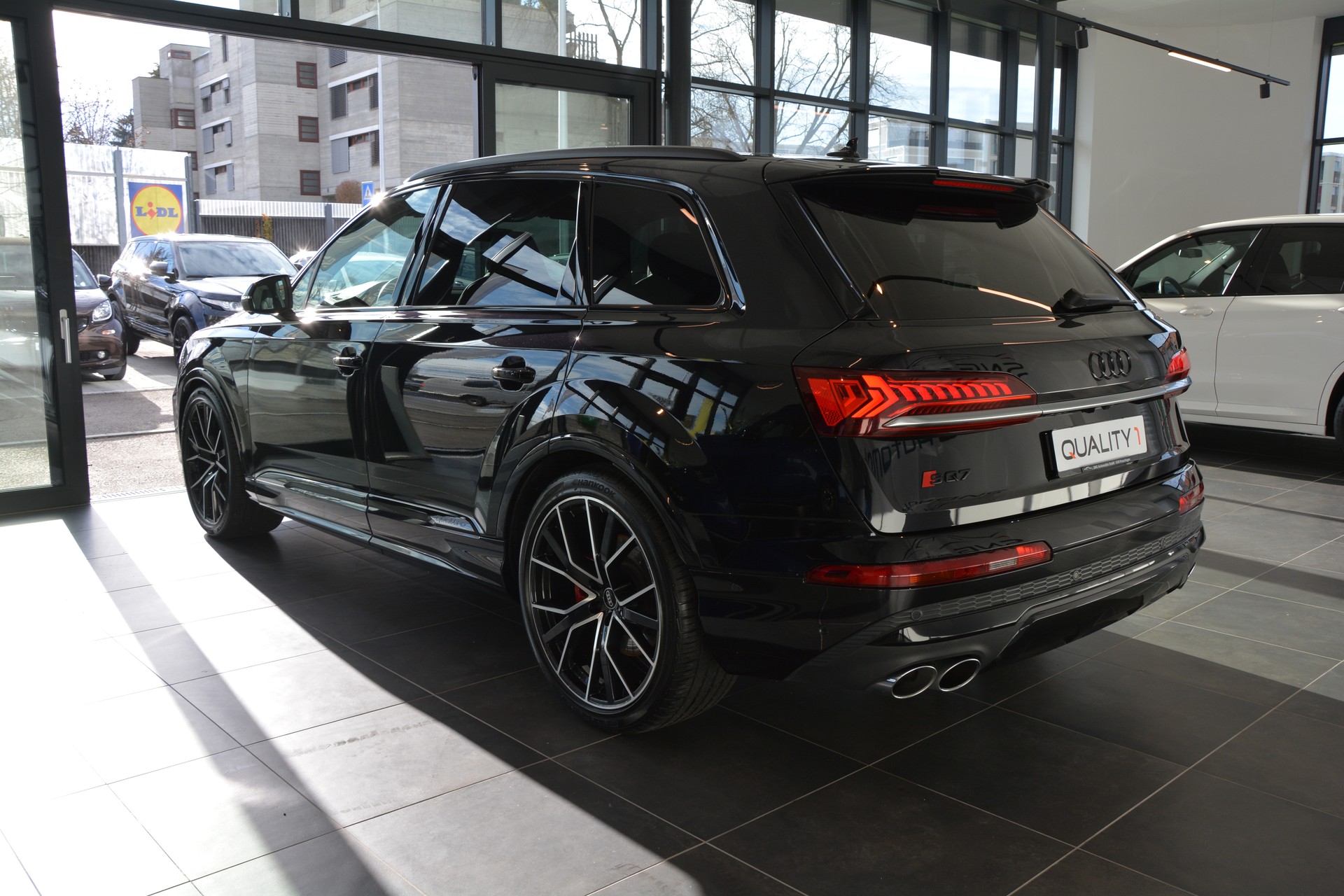 AUDI SQ7 TFSI quattro tiptronic-showroom-element-3
