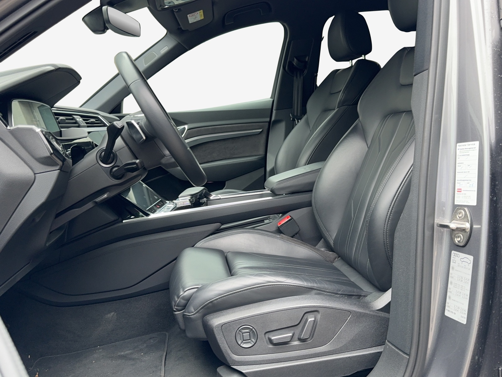 AUDI e-tron 55 Advanced quattro-image-6