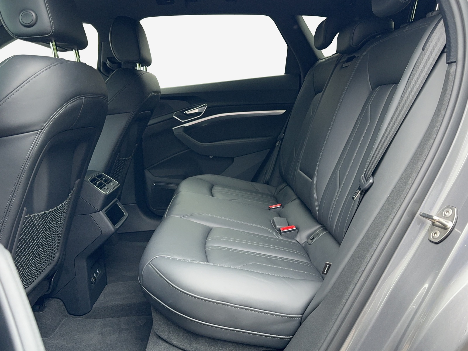 AUDI e-tron 55 Advanced quattro-image-8