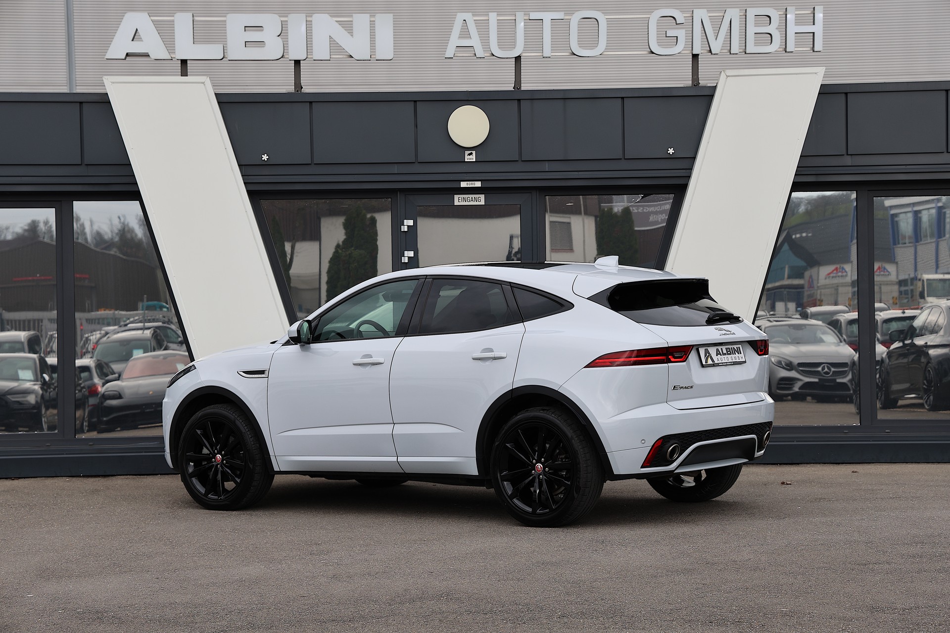 JAGUAR E-Pace 2.0d D150 R-Dynamic AWD Automatik-image-3