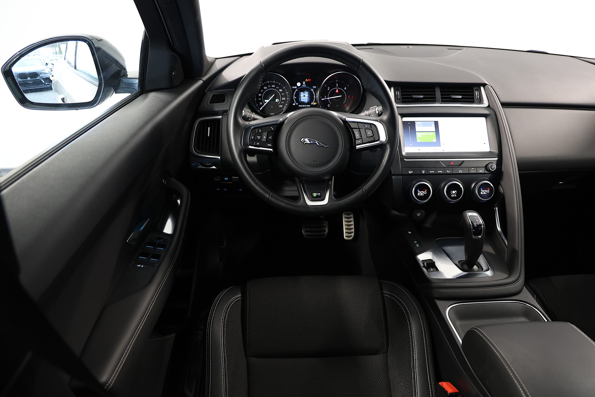 JAGUAR E-Pace 2.0d D150 R-Dynamic AWD Automatik-image-7