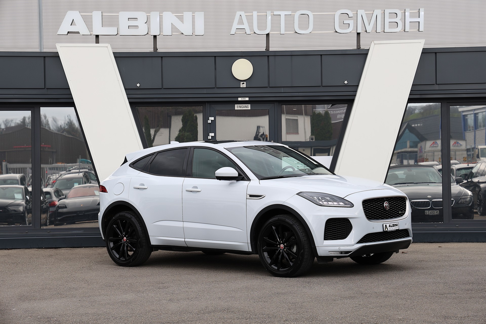 JAGUAR E-Pace 2.0d D150 R-Dynamic AWD Automatik-image-1