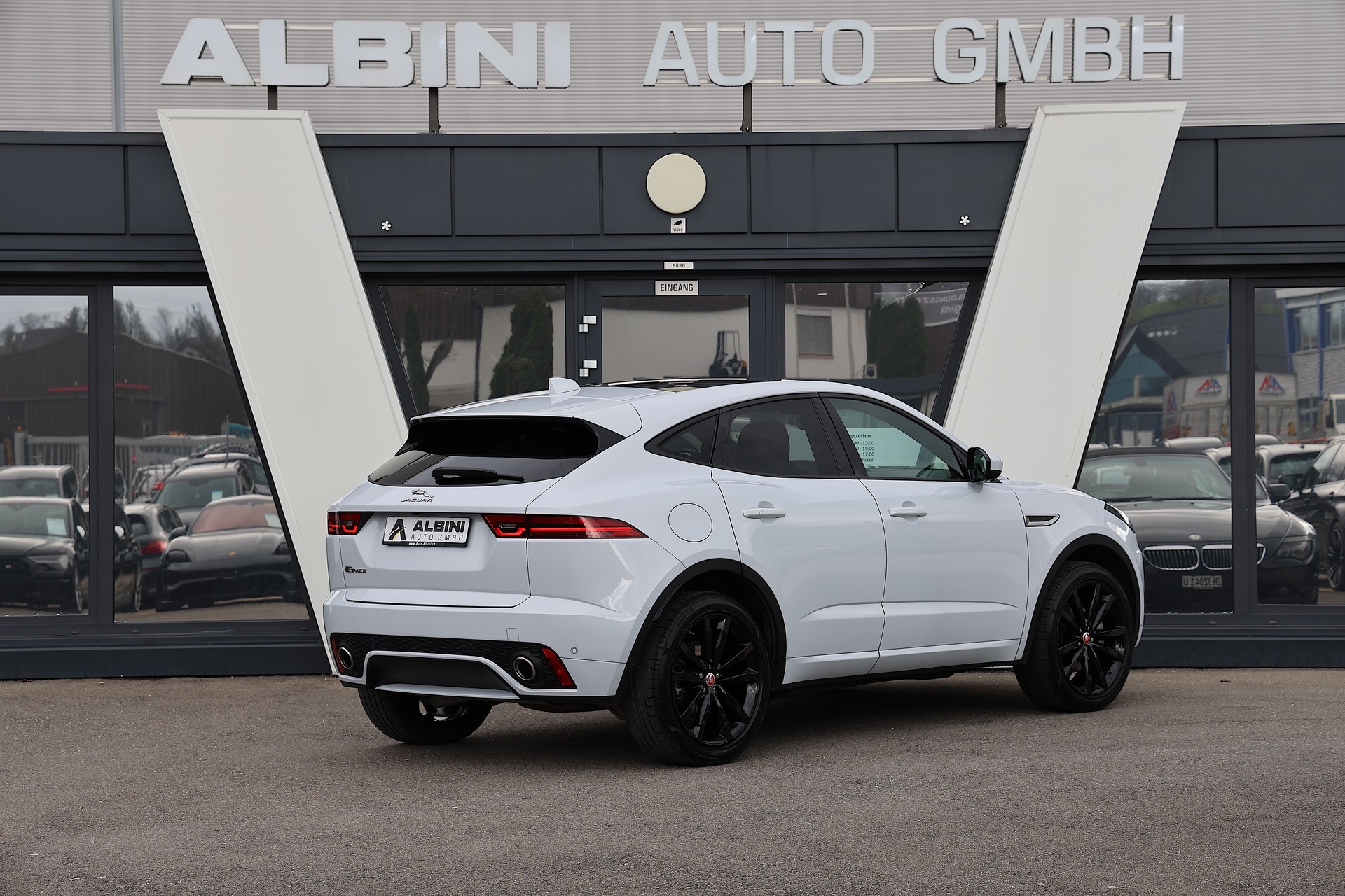 JAGUAR E-Pace 2.0d D150 R-Dynamic AWD Automatik-image-2
