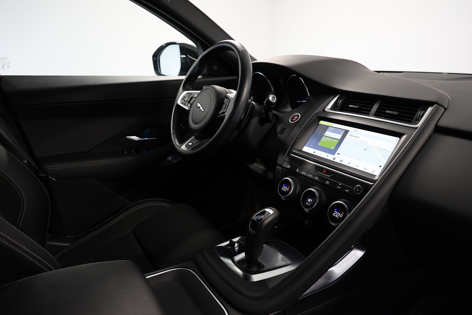 JAGUAR E-Pace 2.0d D150 R-Dynamic AWD Automatik-image-11