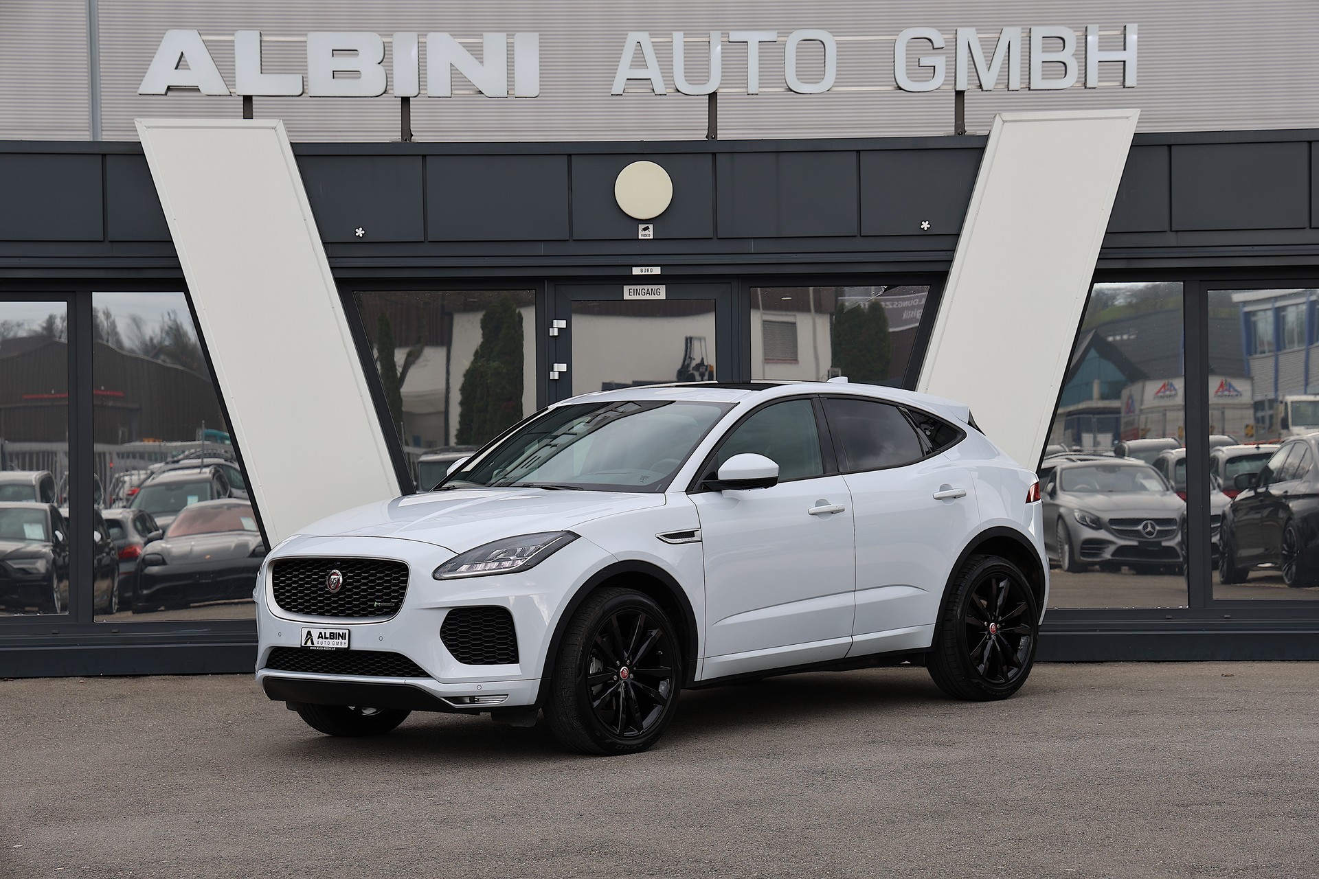 JAGUAR E-Pace 2.0d D150 R-Dynamic AWD Automatik-image-0