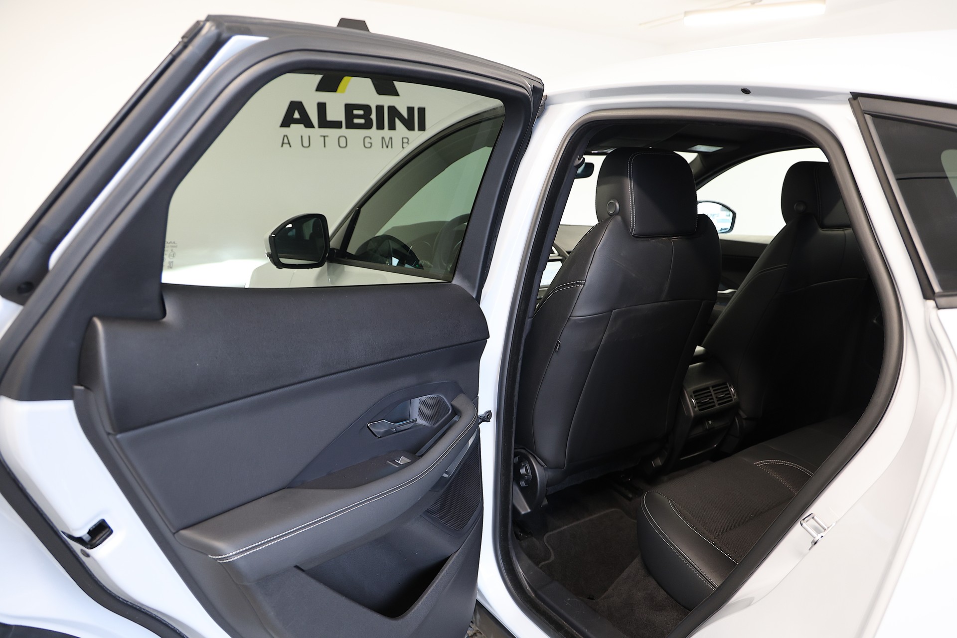 JAGUAR E-Pace 2.0d D150 R-Dynamic AWD Automatik-image-13