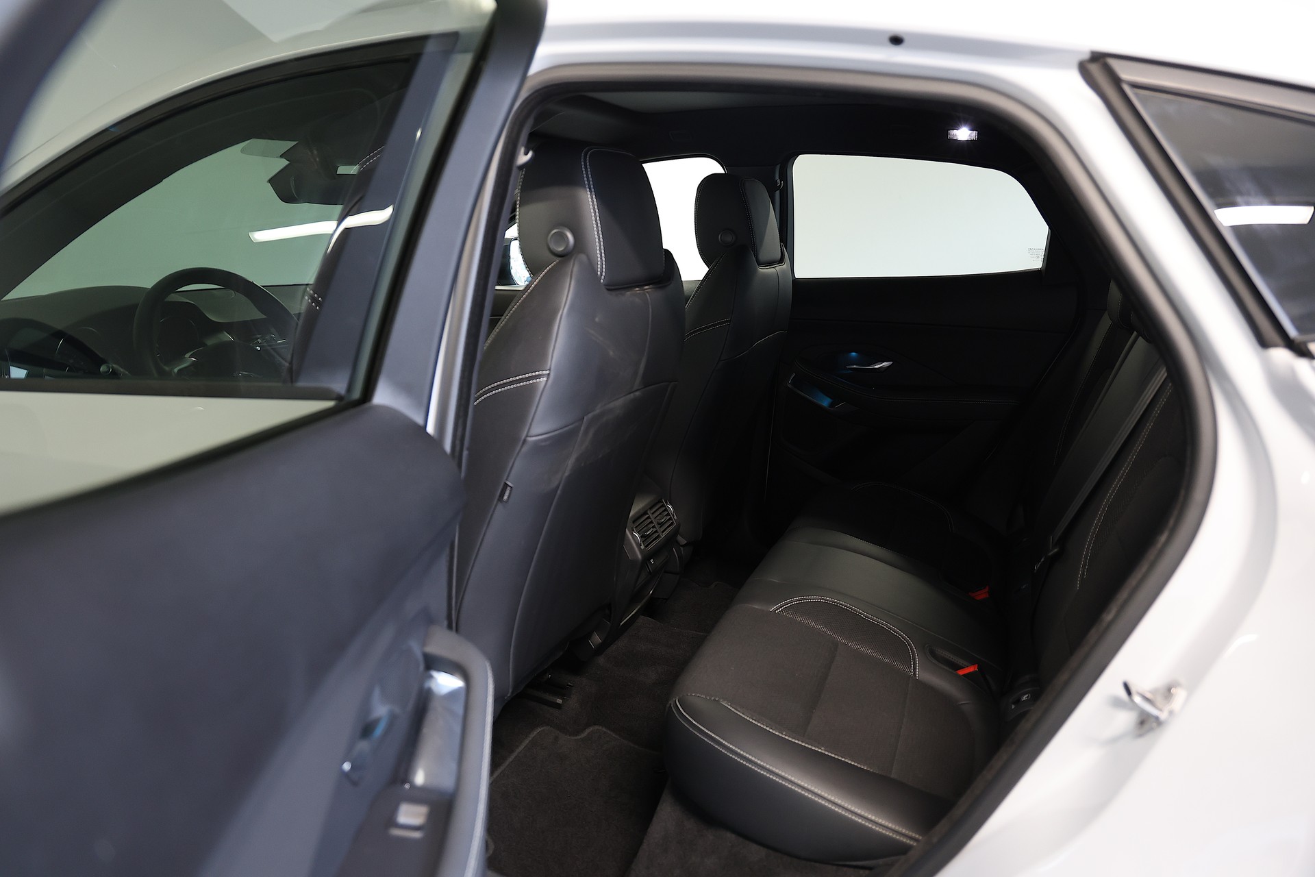 JAGUAR E-Pace 2.0d D150 R-Dynamic AWD Automatik-image-14