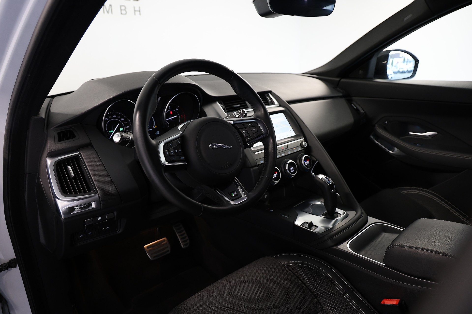 JAGUAR E-Pace 2.0d D150 R-Dynamic AWD Automatik-image-12