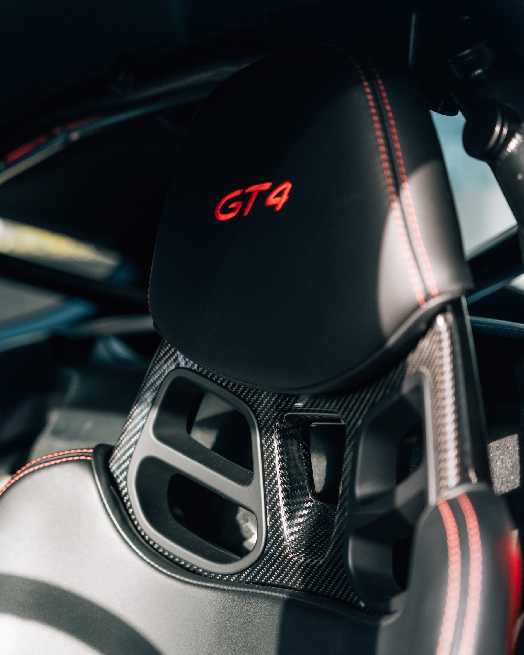 PORSCHE 718 Cayman GT4 PDK-image-12