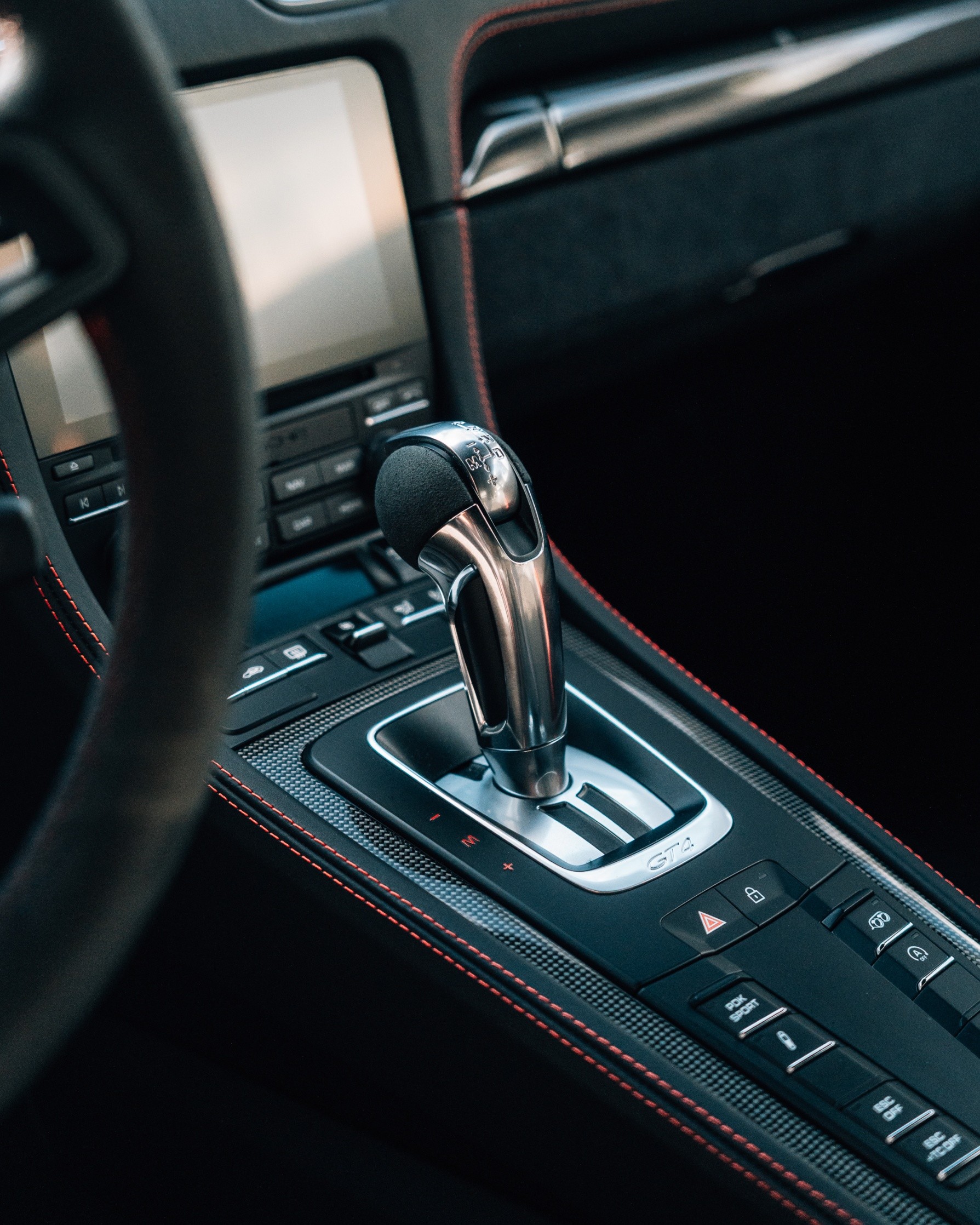 PORSCHE 718 Cayman GT4 PDK-image-2