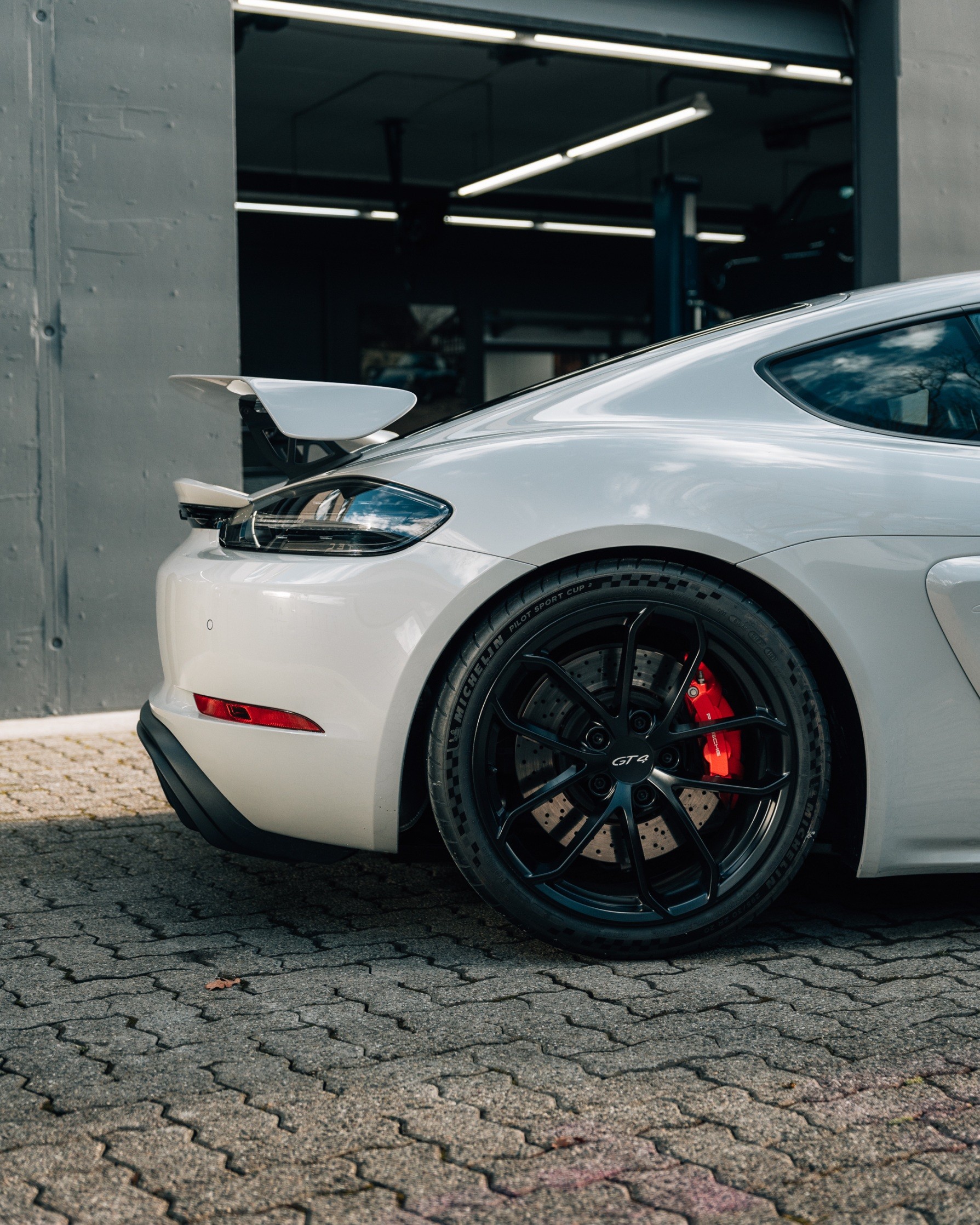PORSCHE 718 Cayman GT4 PDK-image-4