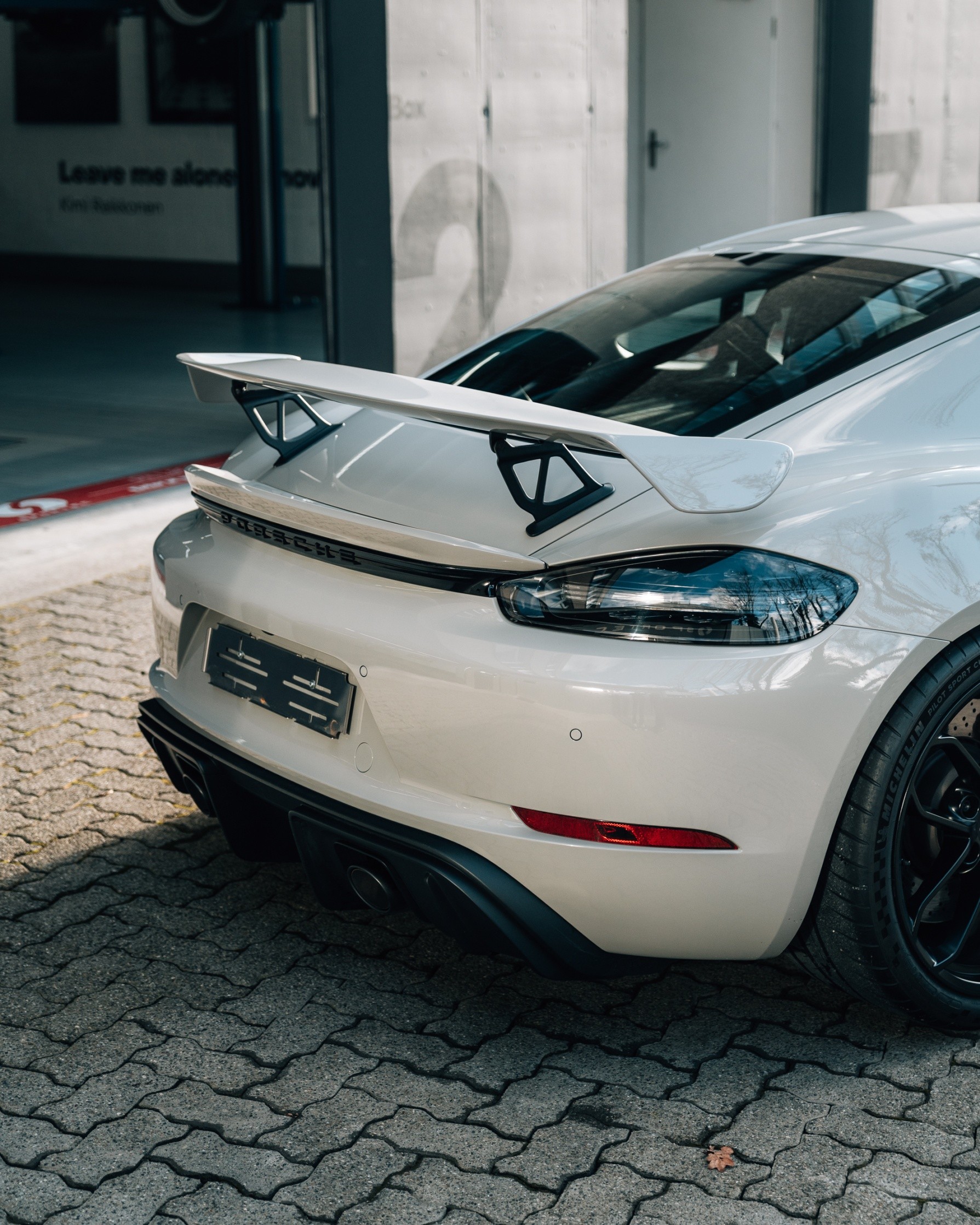 PORSCHE 718 Cayman GT4 PDK-image-3