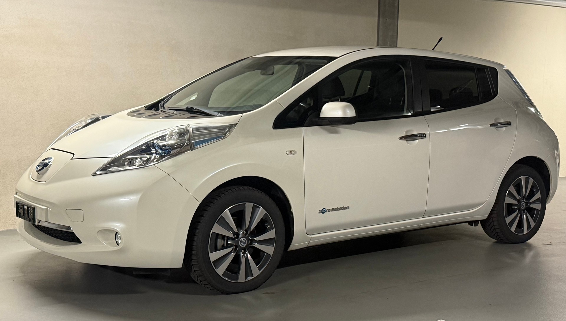 NISSAN Leaf tekna 24kWh (incl battery)-showroom-element-1