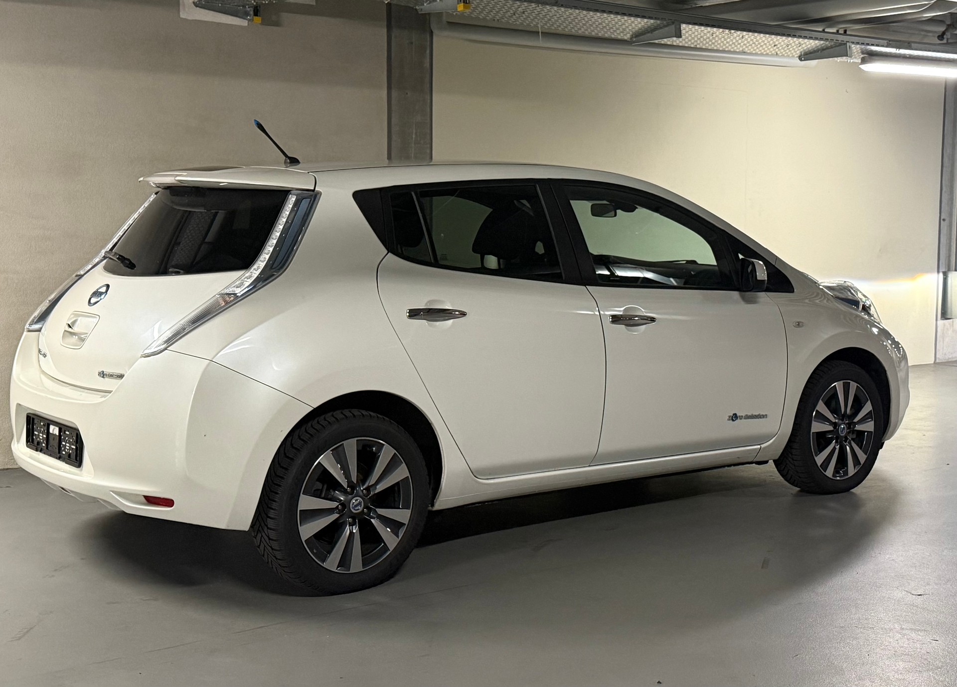 NISSAN Leaf tekna 24kWh (incl battery)-showroom-element-2