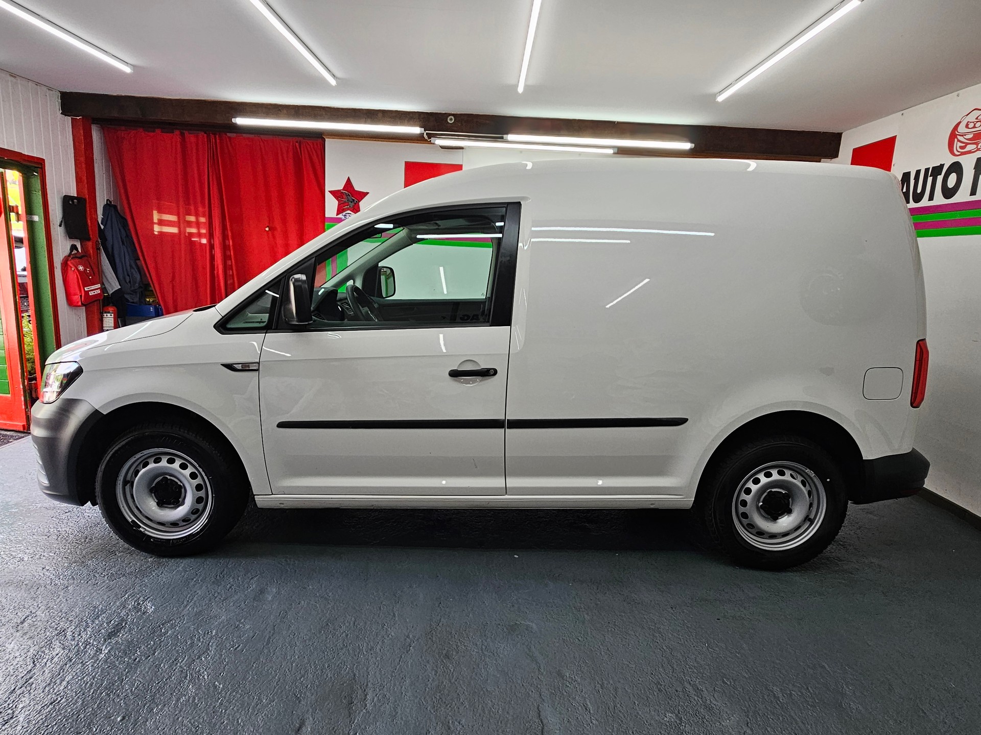 VW Caddy 1.2 TSI BlueMotion Technology-image-3