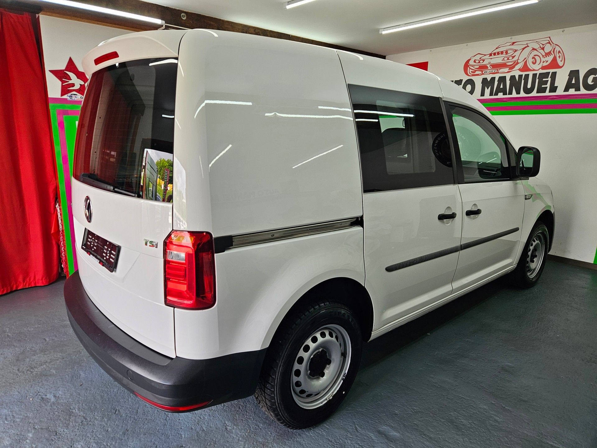 VW Caddy 1.2 TSI BlueMotion Technology-image-7