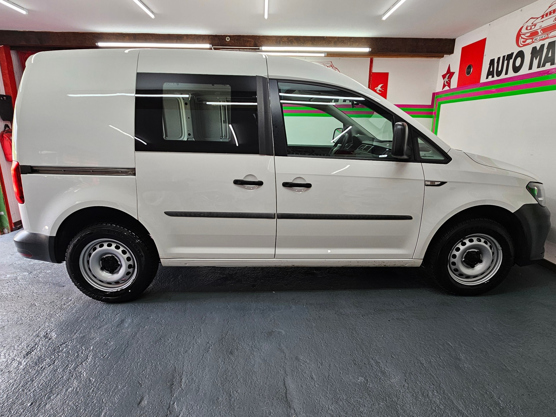 VW Caddy 1.2 TSI BlueMotion Technology-image-4