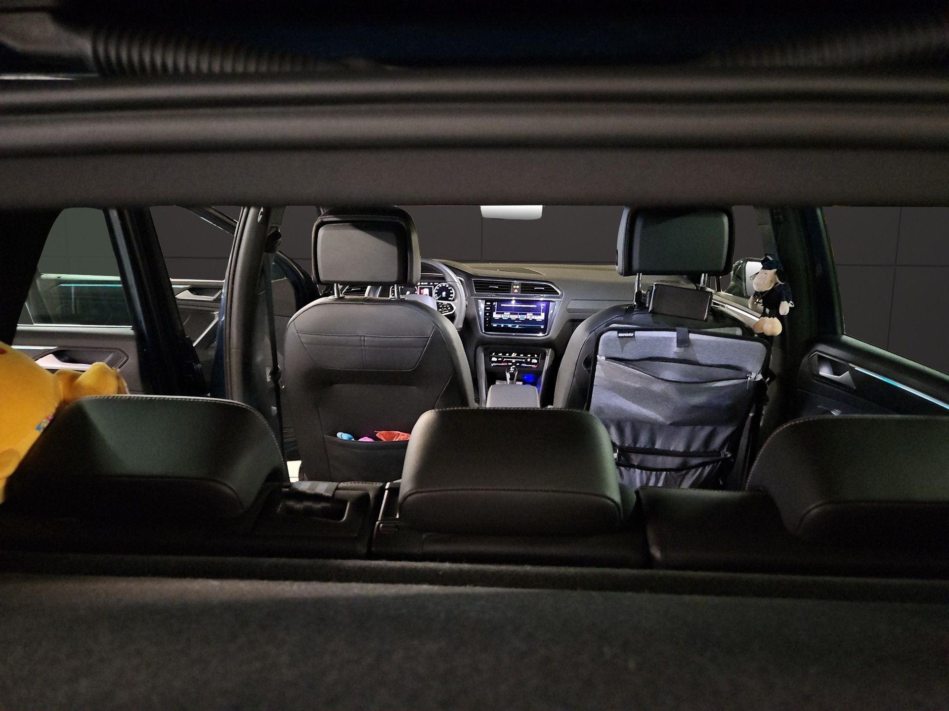 VW Tiguan 2.0 TDI SCR R-Line 4Motion DSG-image-11