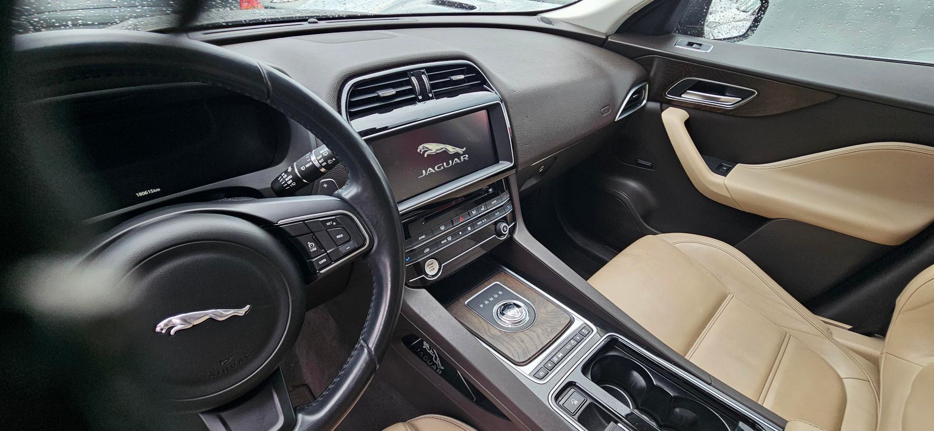JAGUAR F-Pace 2.0d AWD-image-4