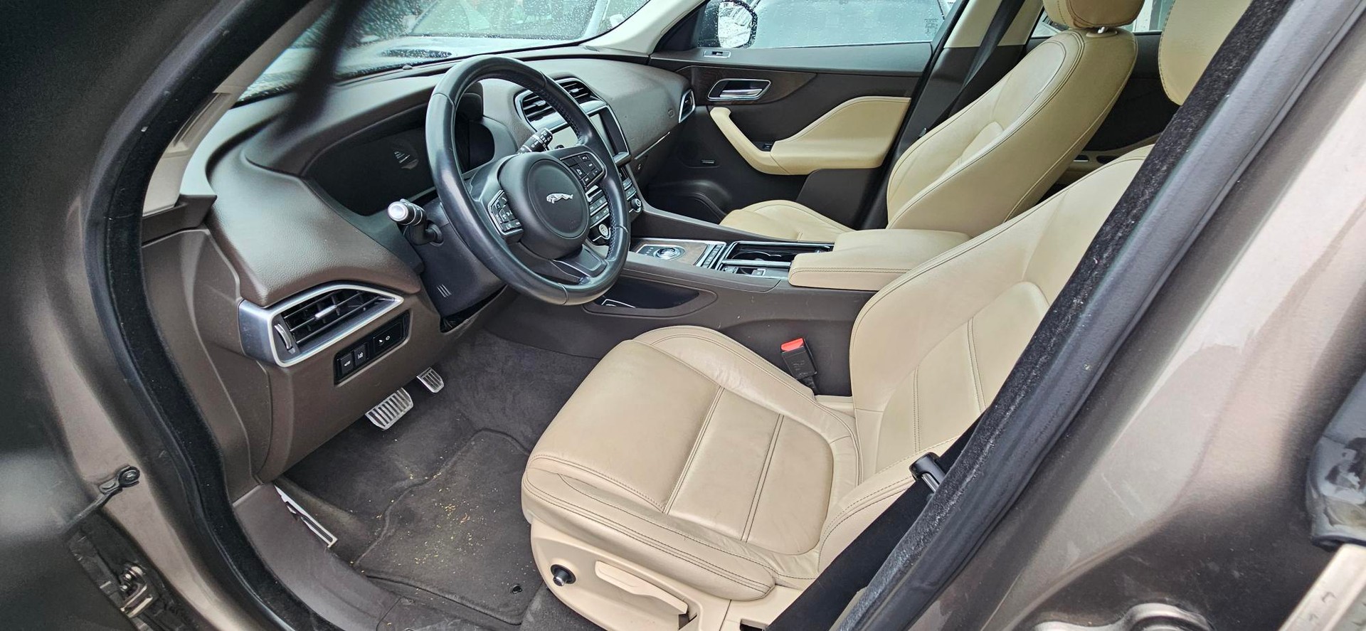 JAGUAR F-Pace 2.0d AWD-image-11