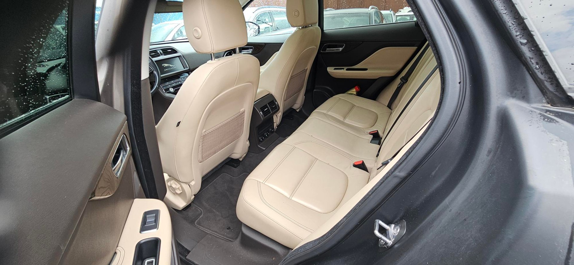 JAGUAR F-Pace 2.0d AWD-image-6