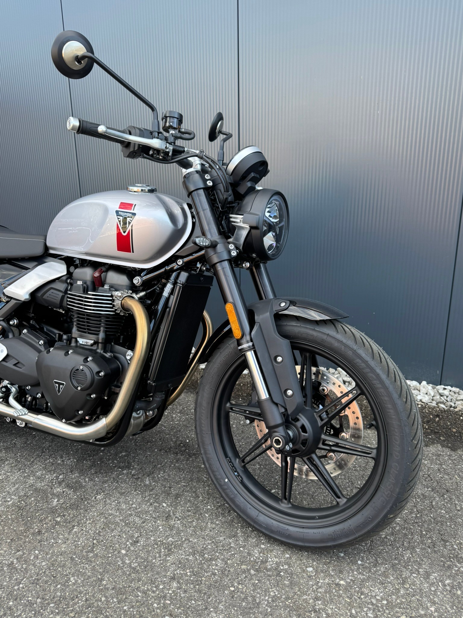 TRIUMPH 900-showroom-element-3