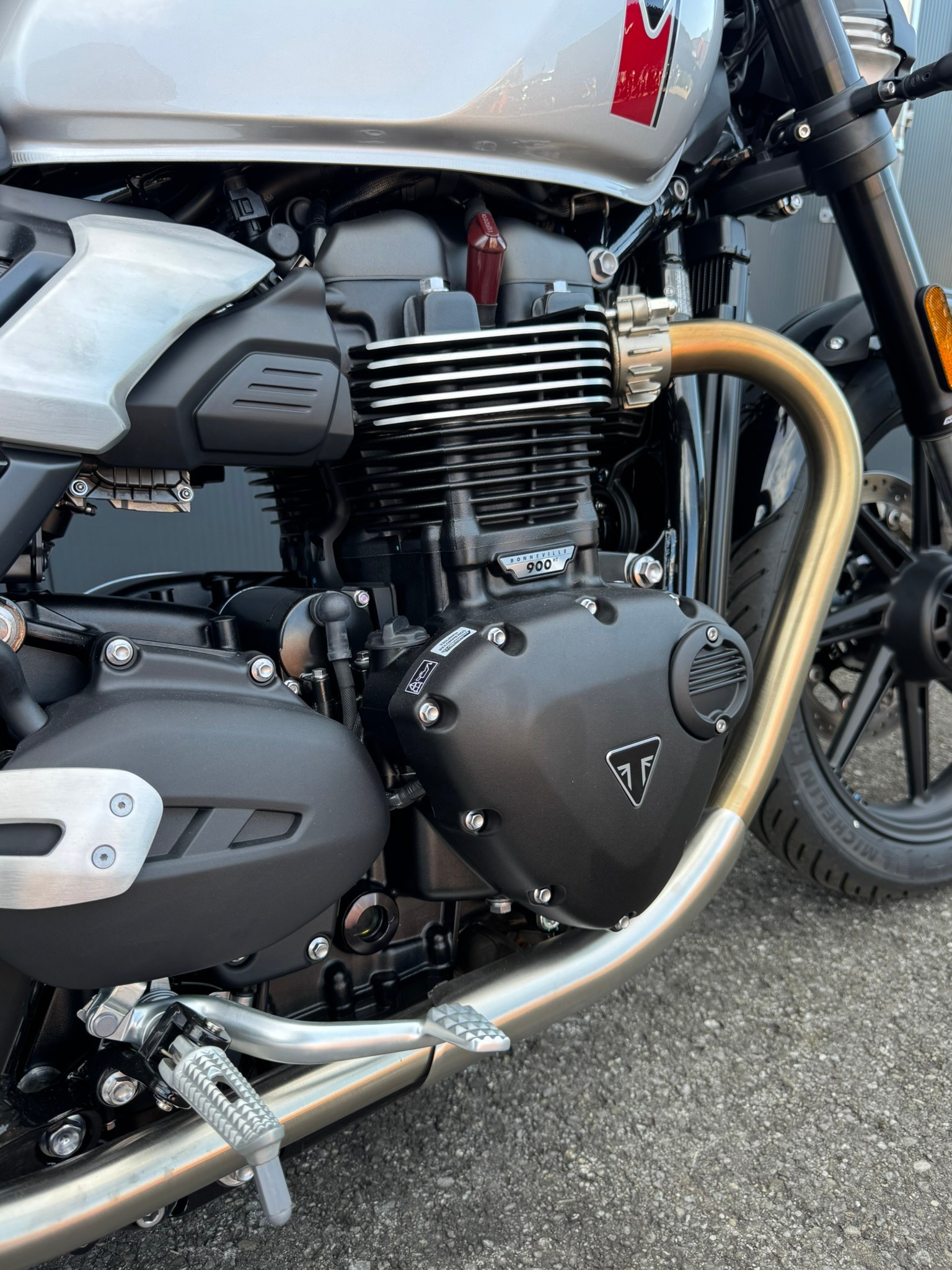 TRIUMPH 900-image-6