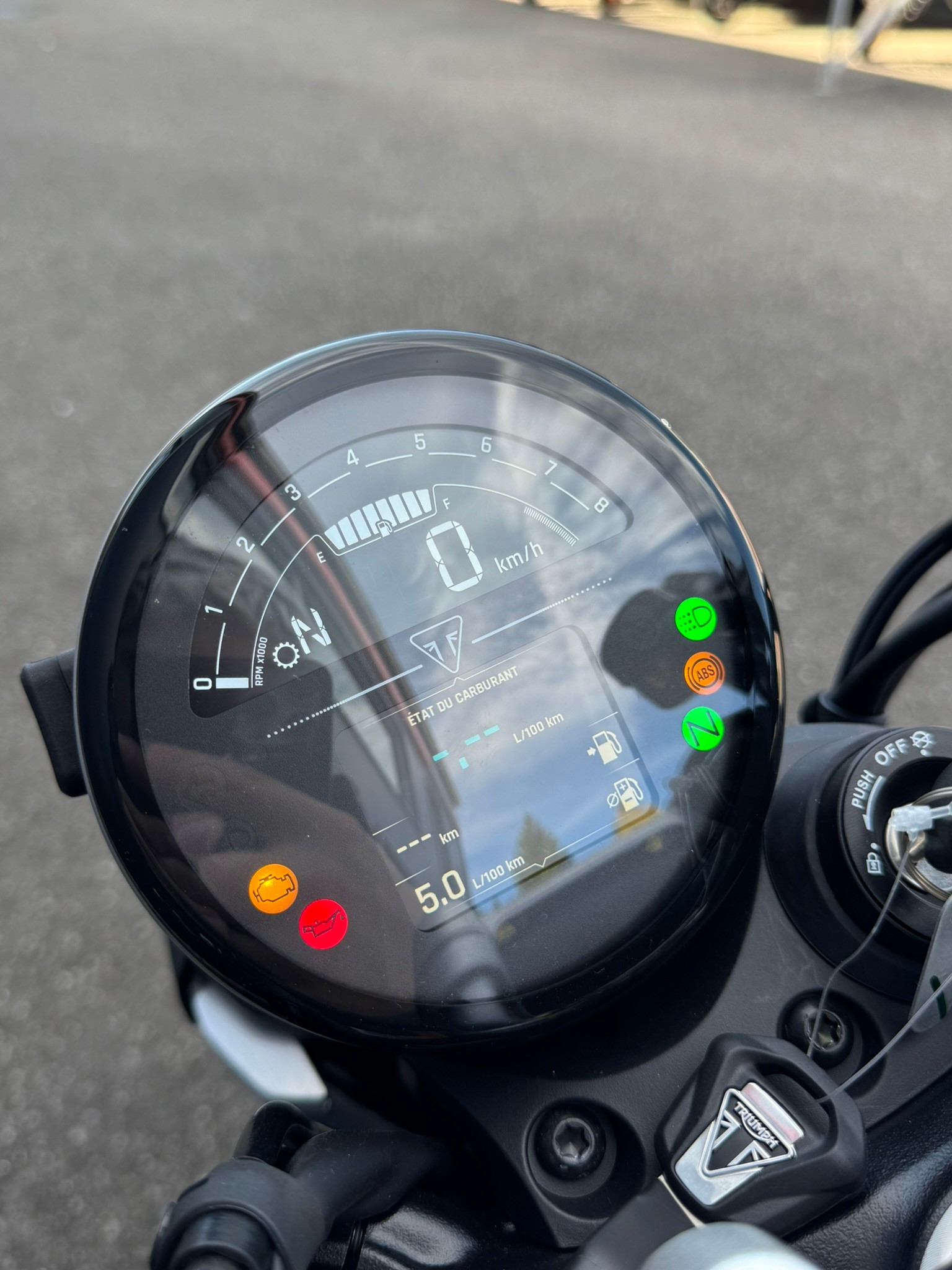 TRIUMPH 900-image-9