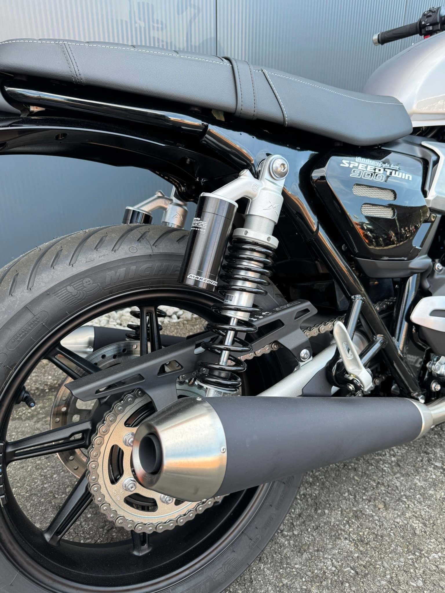 TRIUMPH 900-image-7