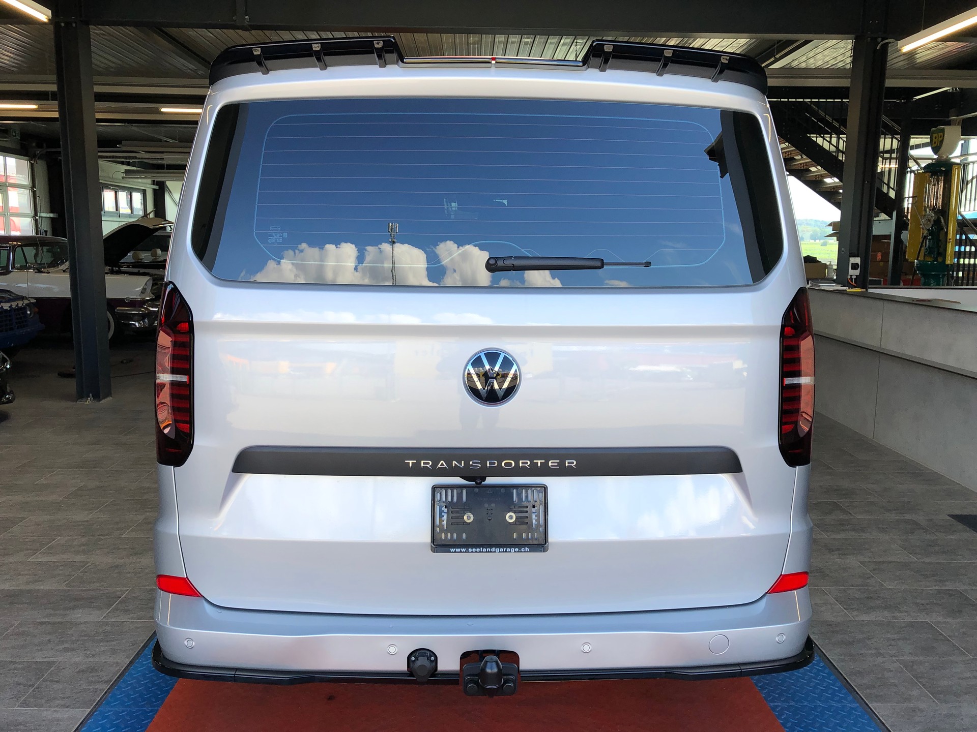 VW Transporter T7 2.0 TDI Lang-image-7