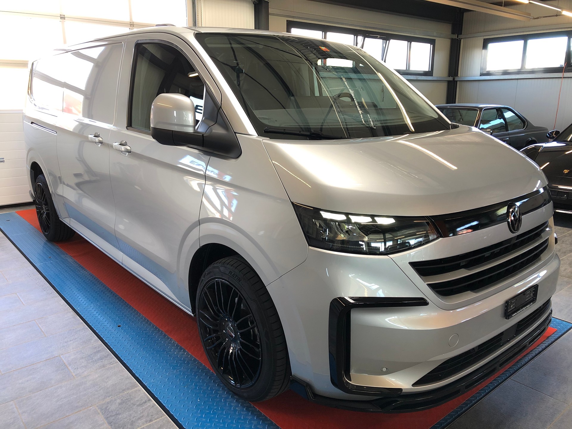 VW Transporter T7 2.0 TDI Lang-image-0