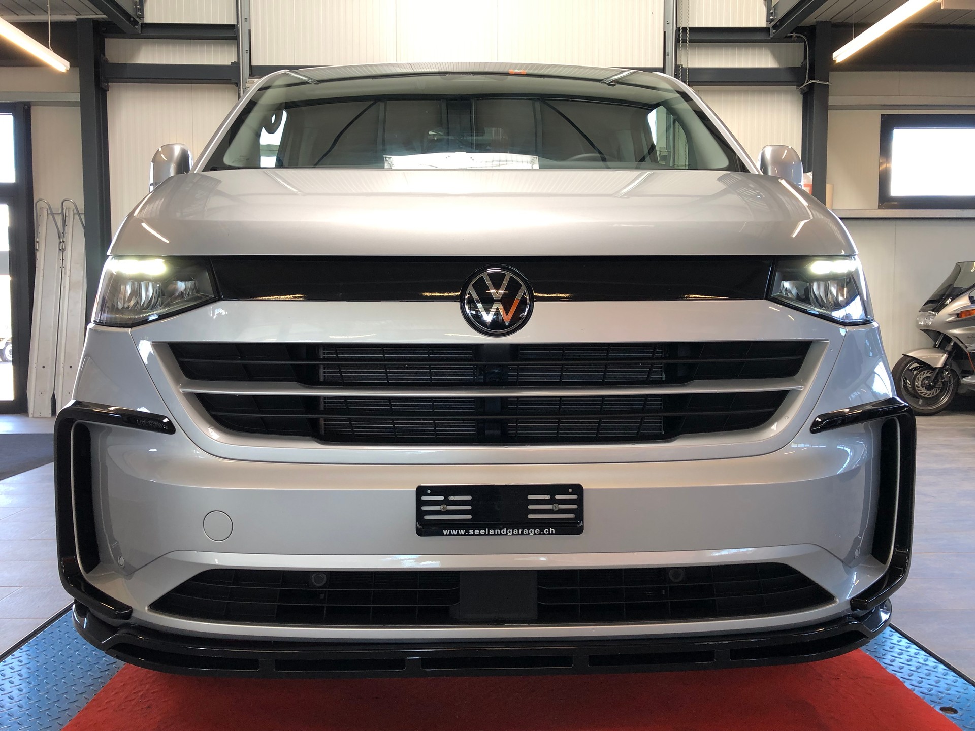 VW Transporter T7 2.0 TDI Lang-image-30